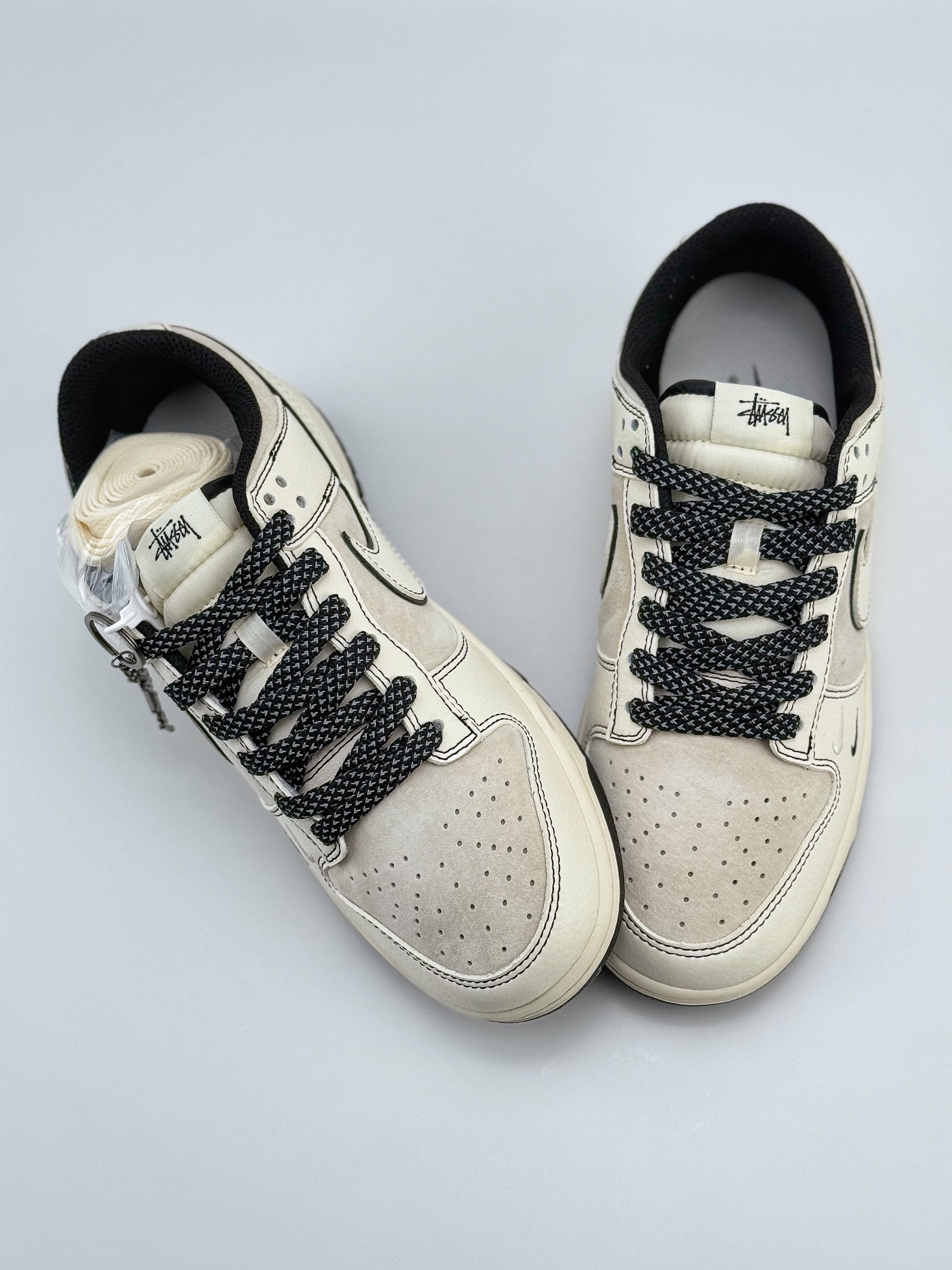 Nike SB Dunk Low x Stuusy 白黑小钩满天星 BB7518-008