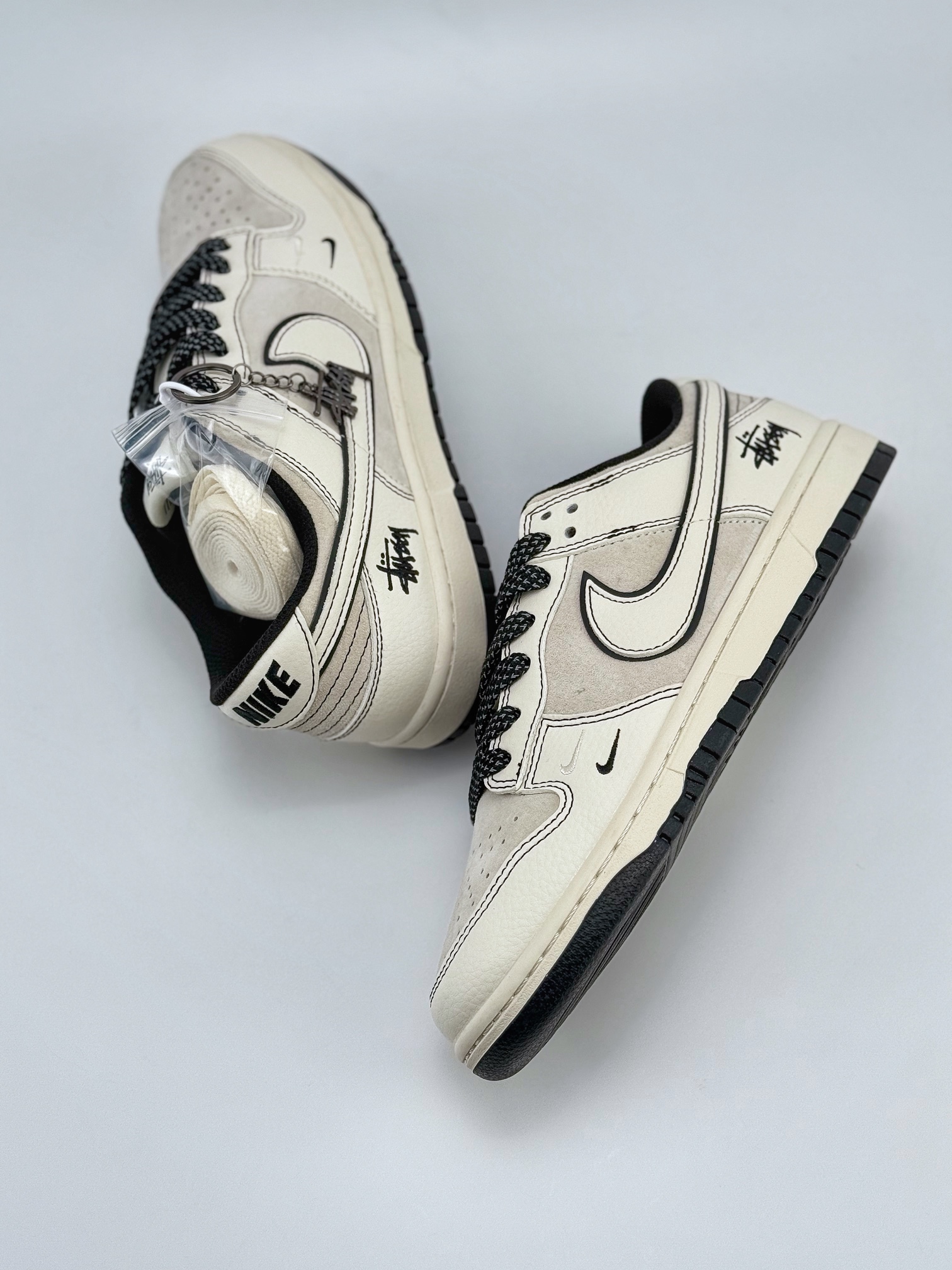 Nike SB Dunk Low x Stuusy 白黑小钩满天星 BB7518-008