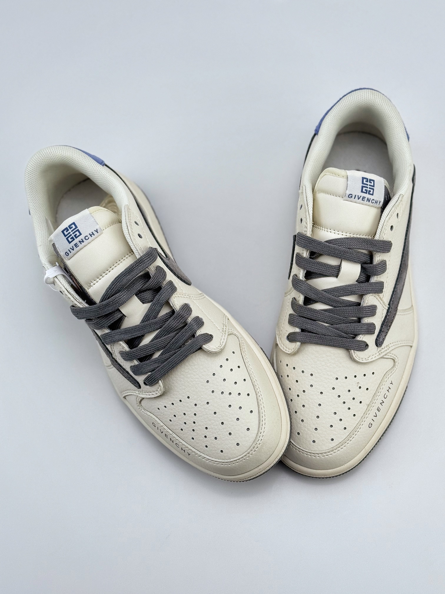 Travis Scott x Nike Air Jordan 1 Low x GIVENCHY Air Jordan 1 Low 反转白灰蓝倒钩 LX1988-100