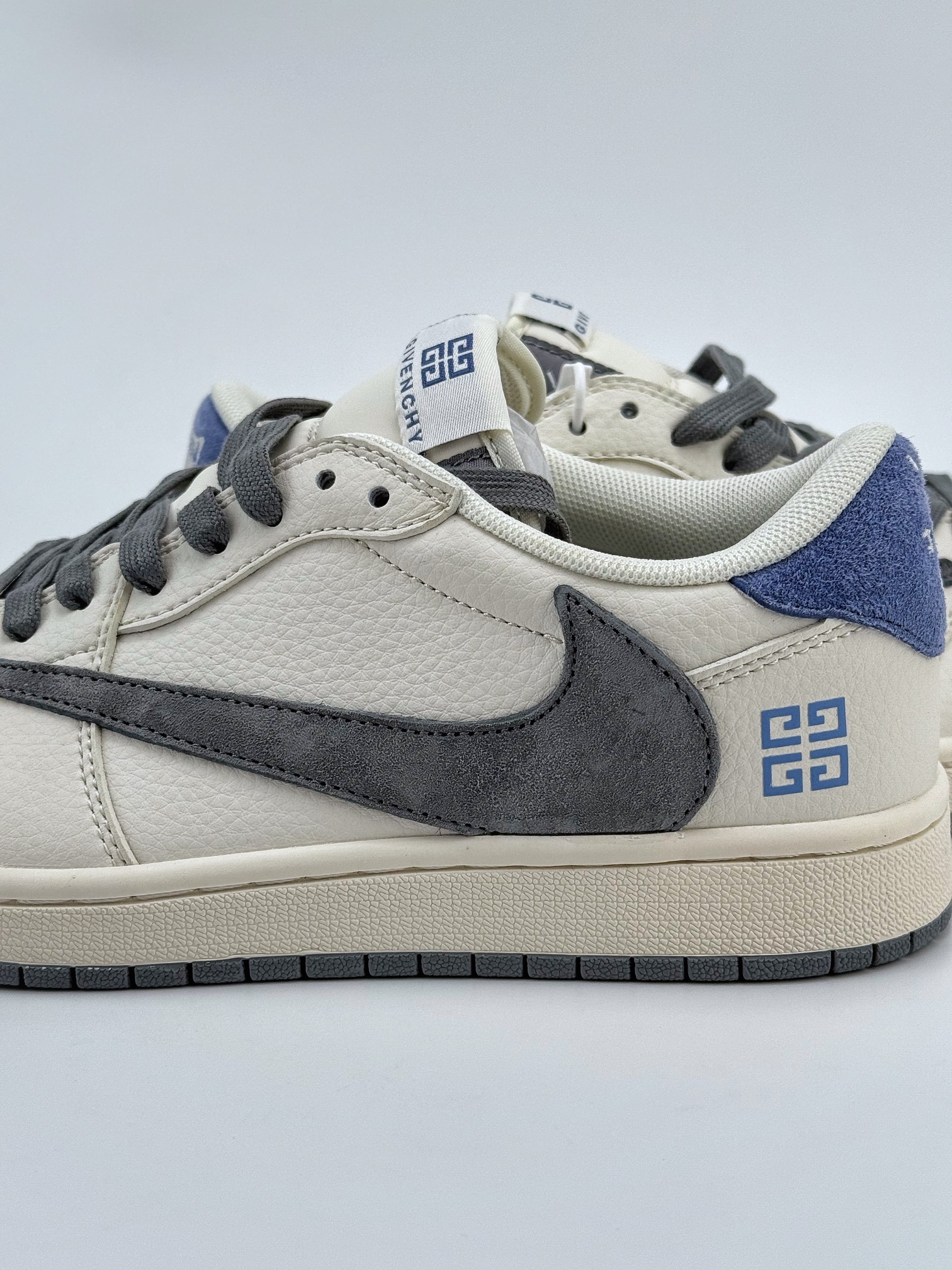 Travis Scott x Nike Air Jordan 1 Low x GIVENCHY Air Jordan 1 Low 反转白灰蓝倒钩 LX1988-100
