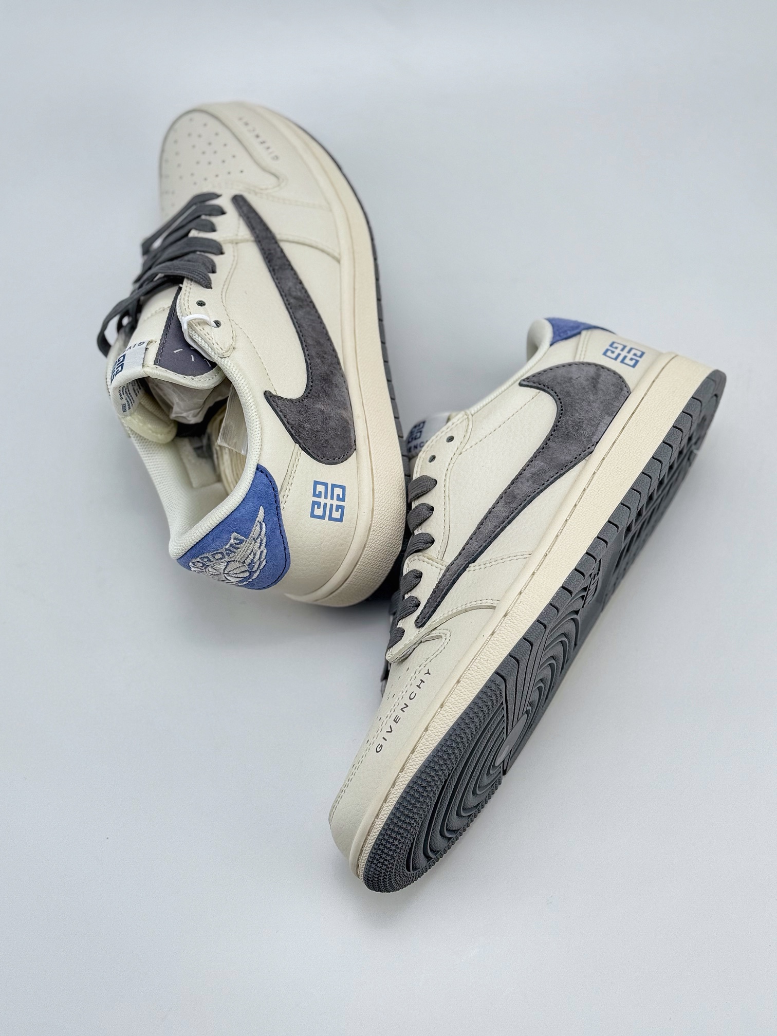 Travis Scott x Nike Air Jordan 1 Low x GIVENCHY Air Jordan 1 Low 反转白灰蓝倒钩 LX1988-100