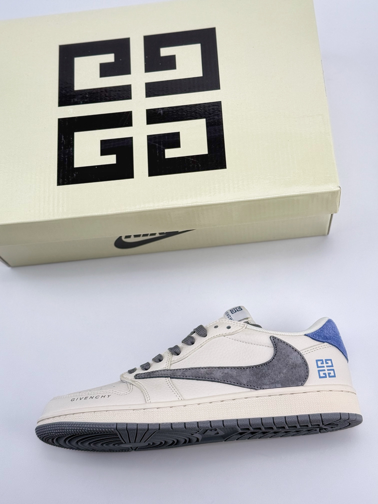 Travis Scott x Nike Air Jordan 1 Low x GIVENCHY Air Jordan 1 Low 反转白灰蓝倒钩 LX1988-100