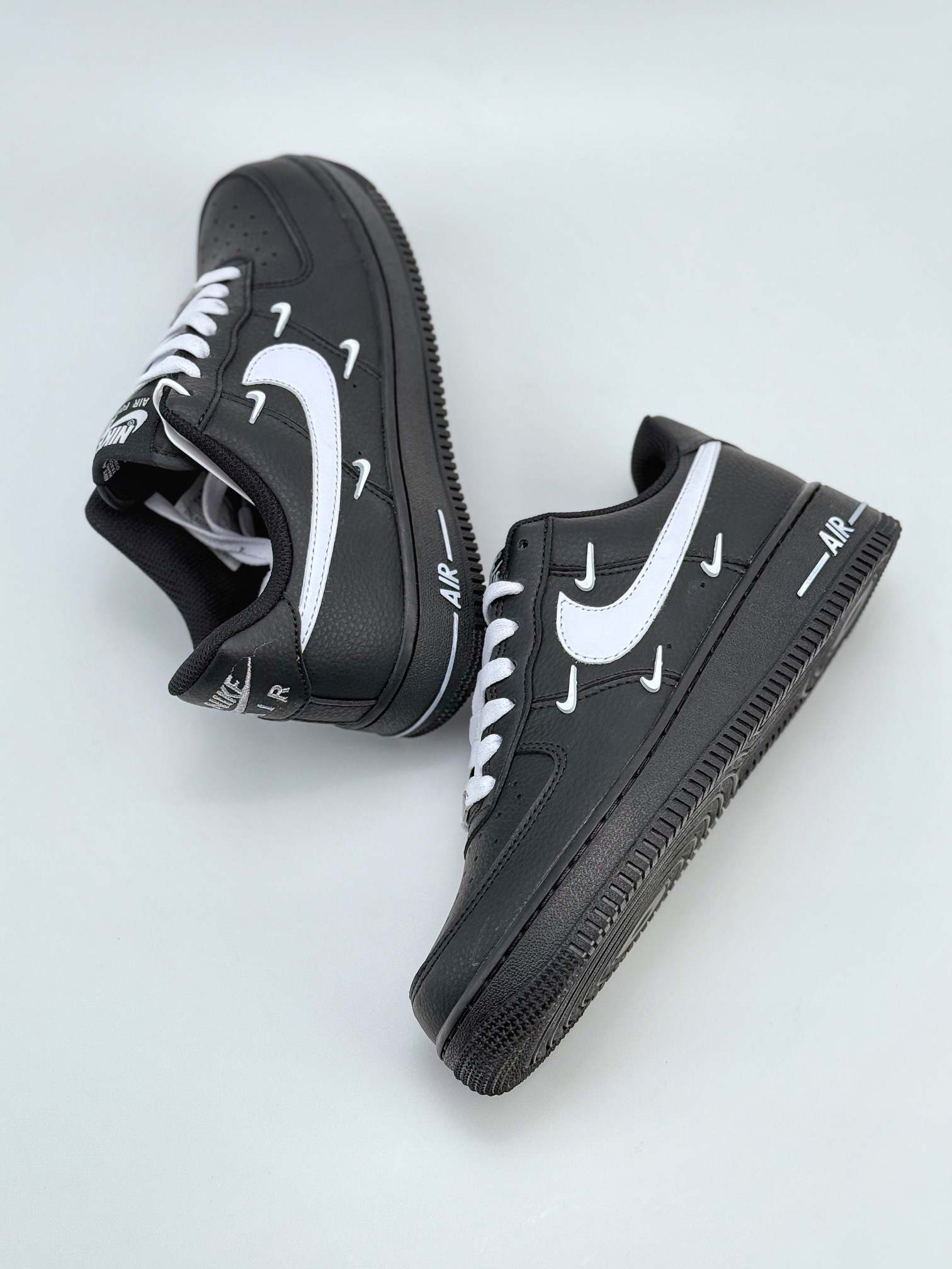 Nike Air Force 1 Low 07 黑白四铁钩 CW2288-111