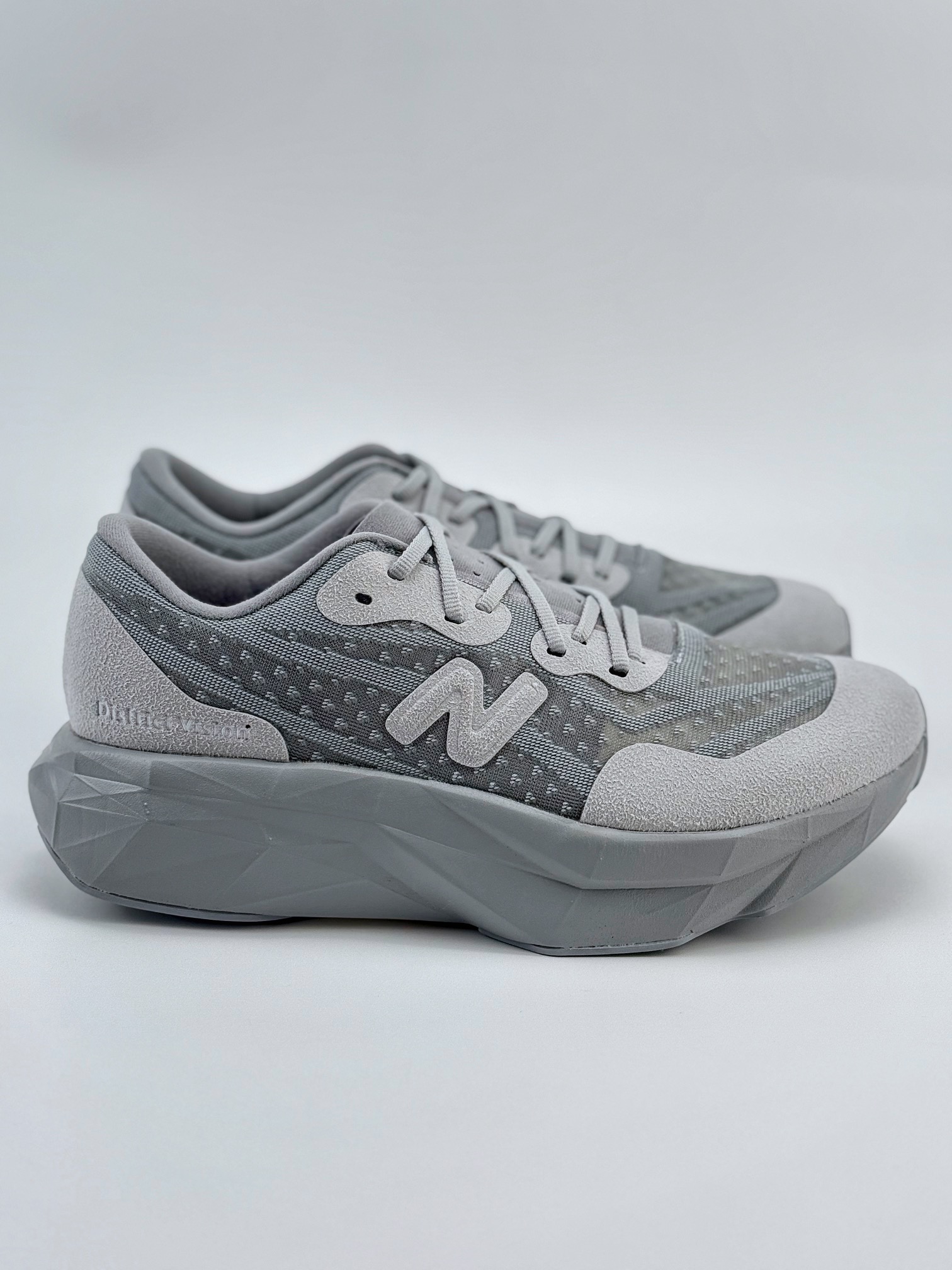 💰240
New Balance FuelCell SuperComp Trainer V2
新百伦NB系列超轻量化低帮休闲运动慢跑鞋
耗时半年之久 真正原厂数据开发 原厂网纱 正确卡色皮料冲裁组合 匠心打造
新款 FuelCell SuperComp Trainer v2 的设计旨在外观、手感和性能不同 在这一新的能源弧技术中 采用拱形碳纤维板夹在两层 FuelCell 缓冲之间 穿过鞋子中间留有一个空心通道 每次脚步时 板都平成空隙 并在重新塑造时返回能量 创造出高反弹的推进感
货号:MRCELVD4SJ
尺码:36 37 37.5 38 38.5 39.5 40 40.5 41.5 42 42.5 43 44 45