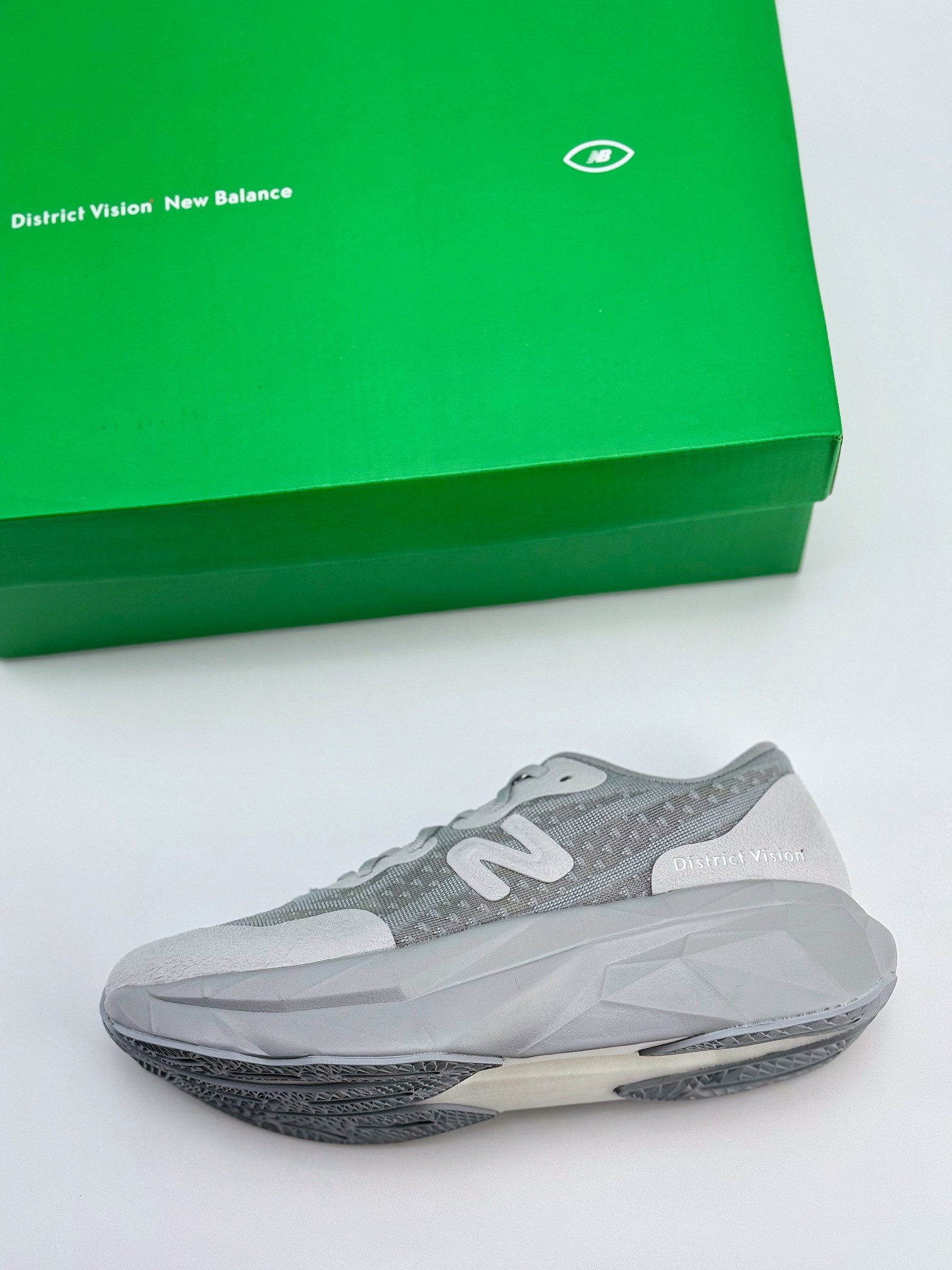 💰240
New Balance FuelCell SuperComp Trainer V2
新百伦NB系列超轻量化低帮休闲运动慢跑鞋
耗时半年之久 真正原厂数据开发 原厂网纱 正确卡色皮料冲裁组合 匠心打造
新款 FuelCell SuperComp Trainer v2 的设计旨在外观、手感和性能不同 在这一新的能源弧技术中 采用拱形碳纤维板夹在两层 FuelCell 缓冲之间 穿过鞋子中间留有一个空心通道 每次脚步时 板都平成空隙 并在重新塑造时返回能量 创造出高反弹的推进感
货号:MRCELVD4SJ
尺码:36 37 37.5 38 38.5 39.5 40 40.5 41.5 42 42.5 43 44 45