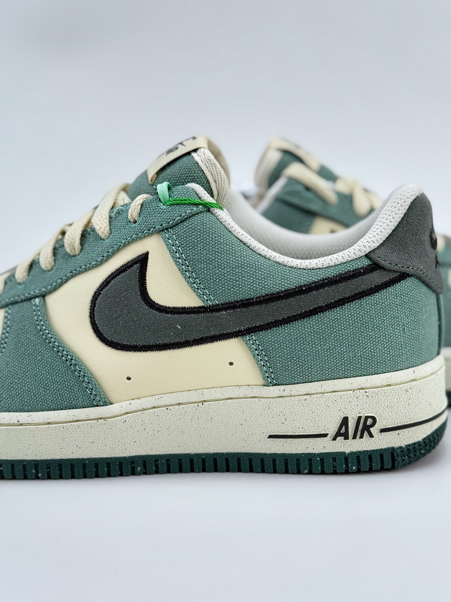 Nike Air Force 1 Low 07 ”Notebook Scribbles” 绿米色 FN4731-100