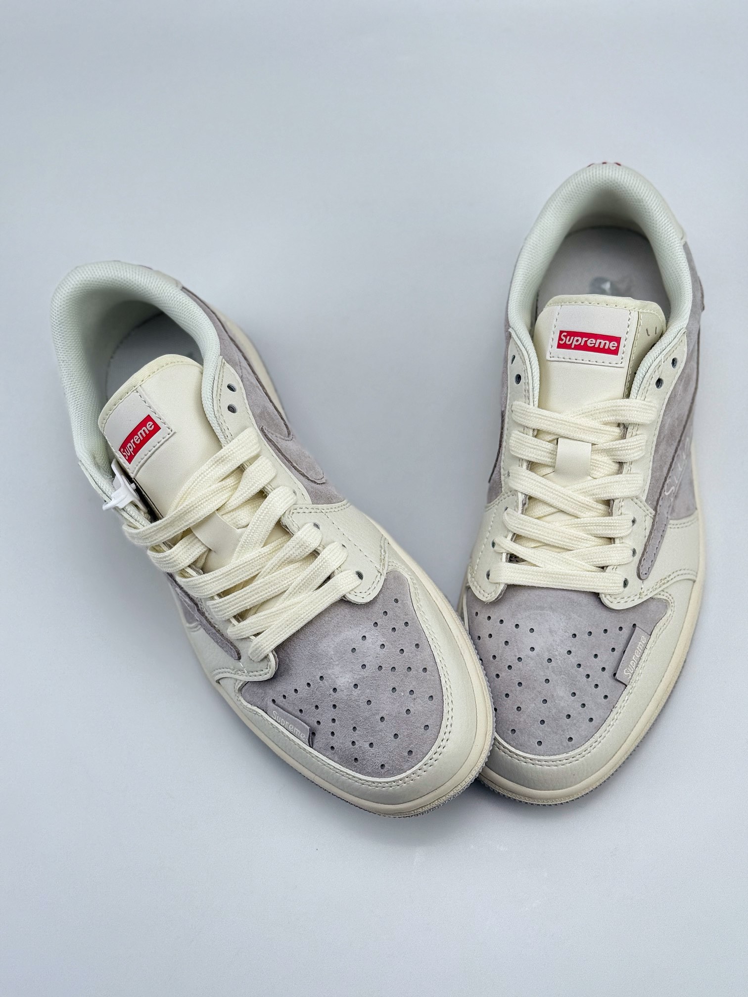 Travis Scott x Nike Air Jordan 1 Low x Supreme Air Jordan 1 Low 反转米灰倒钩 XZ3086-004