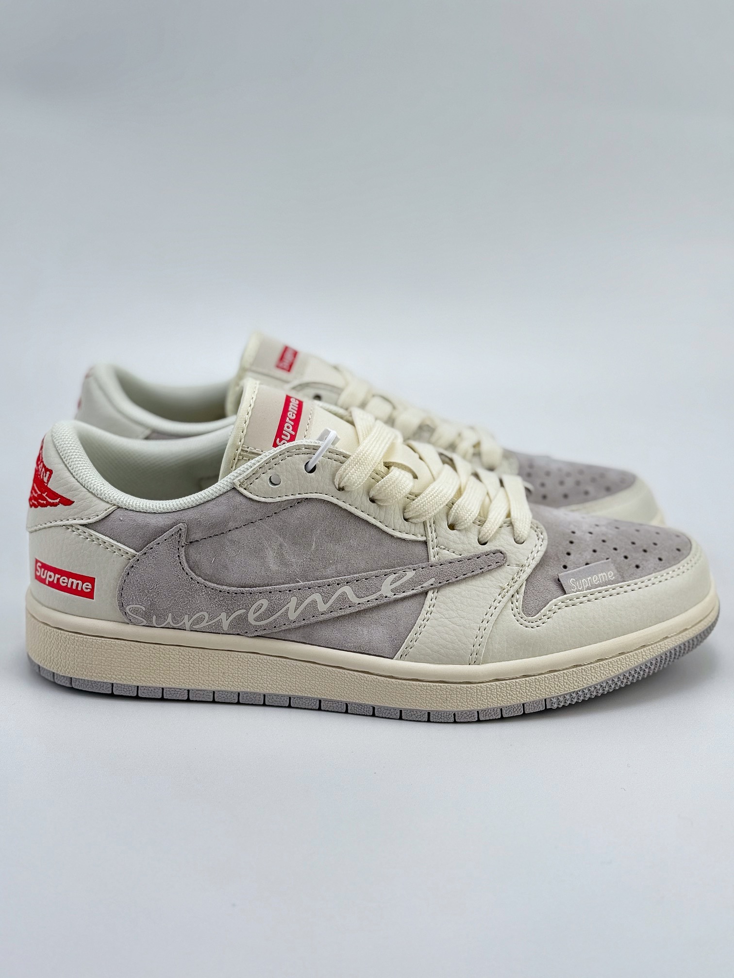 Travis Scott x Nike Air Jordan 1 Low x Supreme Air Jordan 1 Low 反转米灰倒钩 XZ3086-004