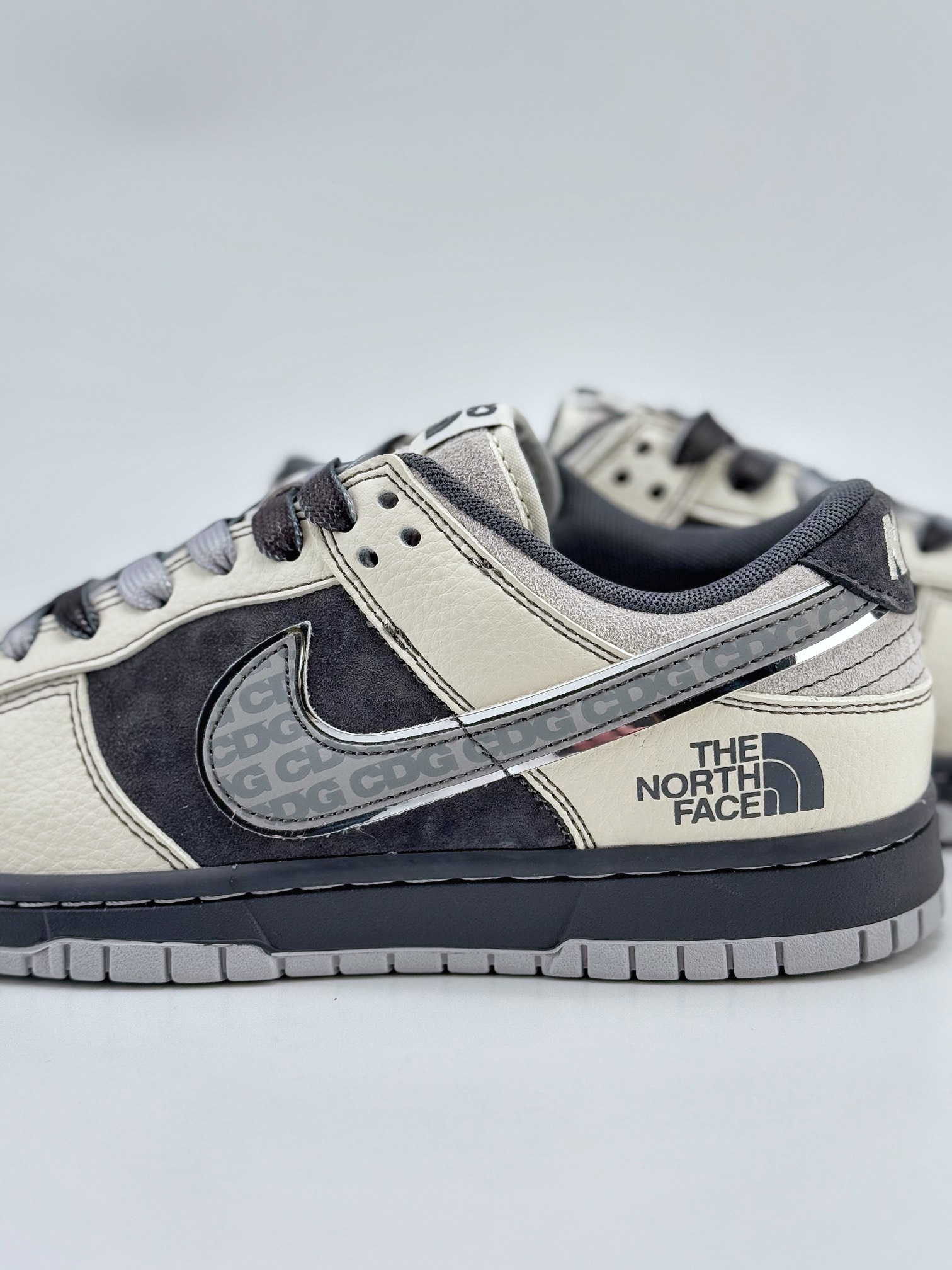 Nike SB Dunk Low x CDG x The North Face 米灰小钩 XX3168-202