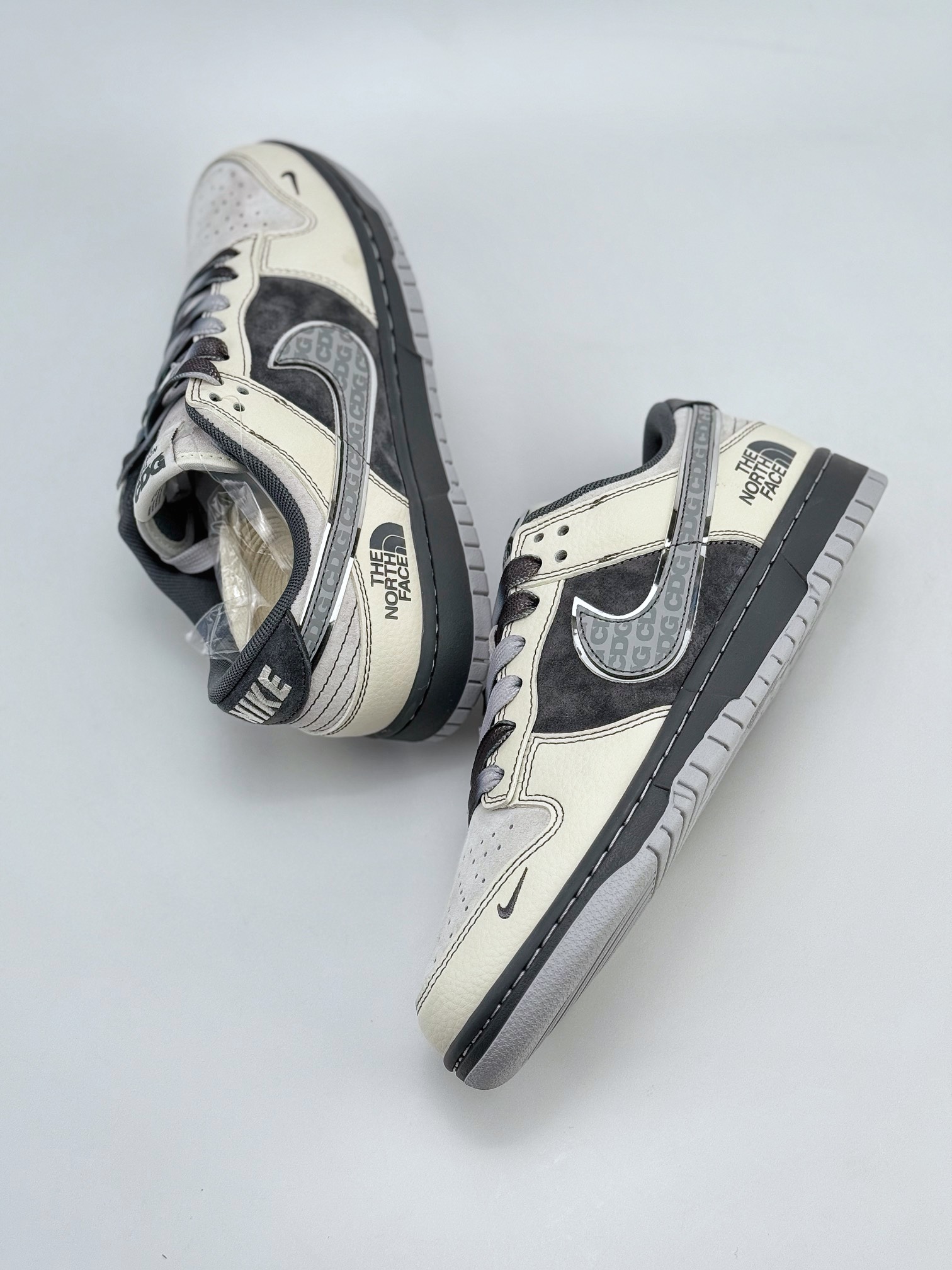 Nike SB Dunk Low x CDG x The North Face 米灰小钩 XX3168-202
