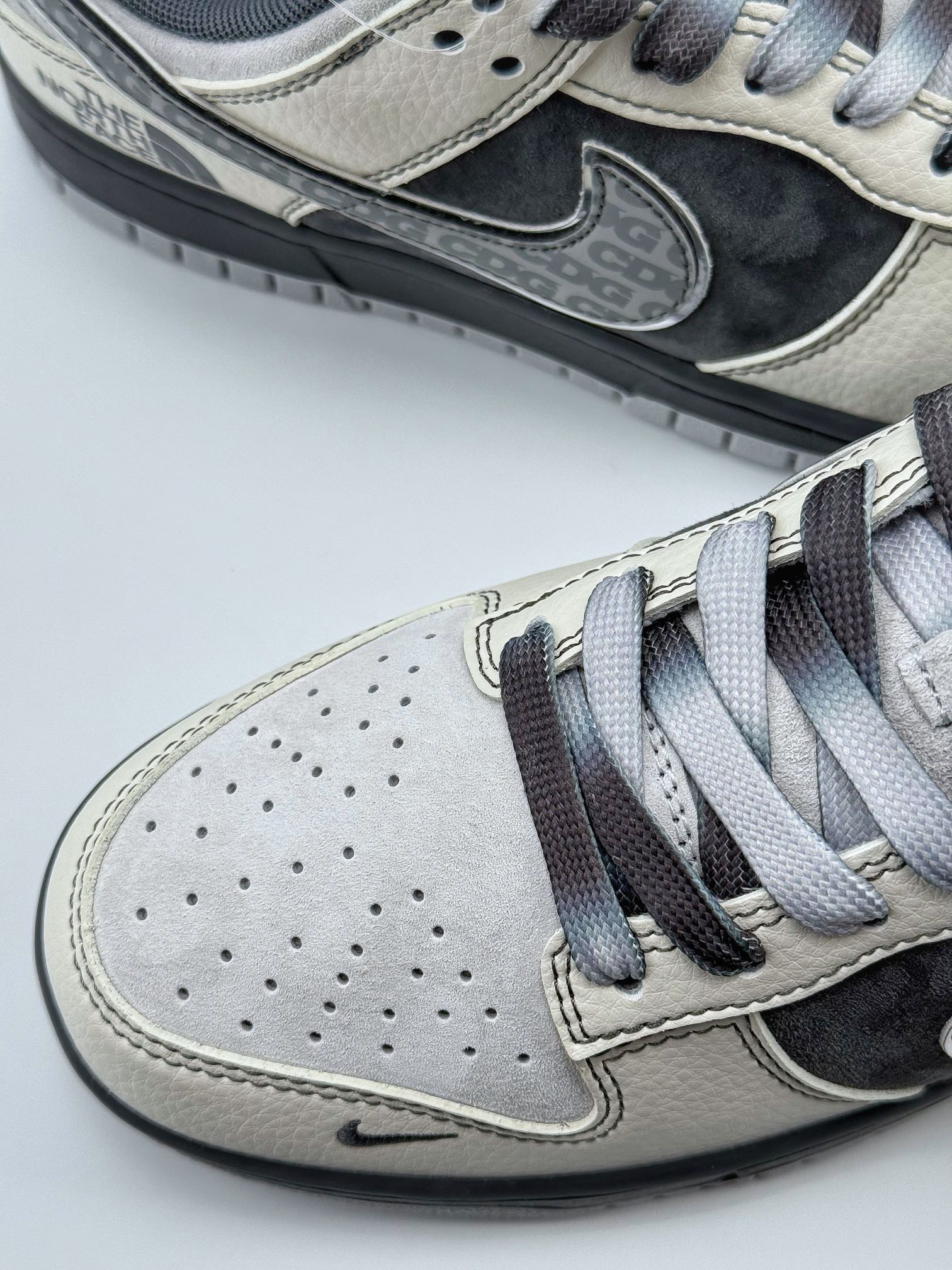 Nike SB Dunk Low x CDG x The North Face 米灰小钩 XX3168-202