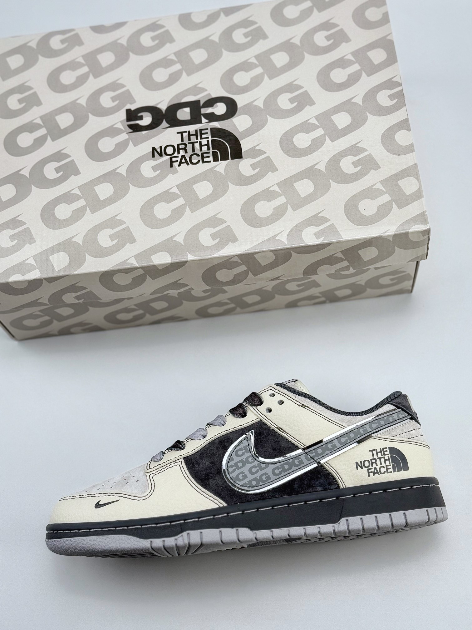 Nike SB Dunk Low x CDG x The North Face 米灰小钩 XX3168-202