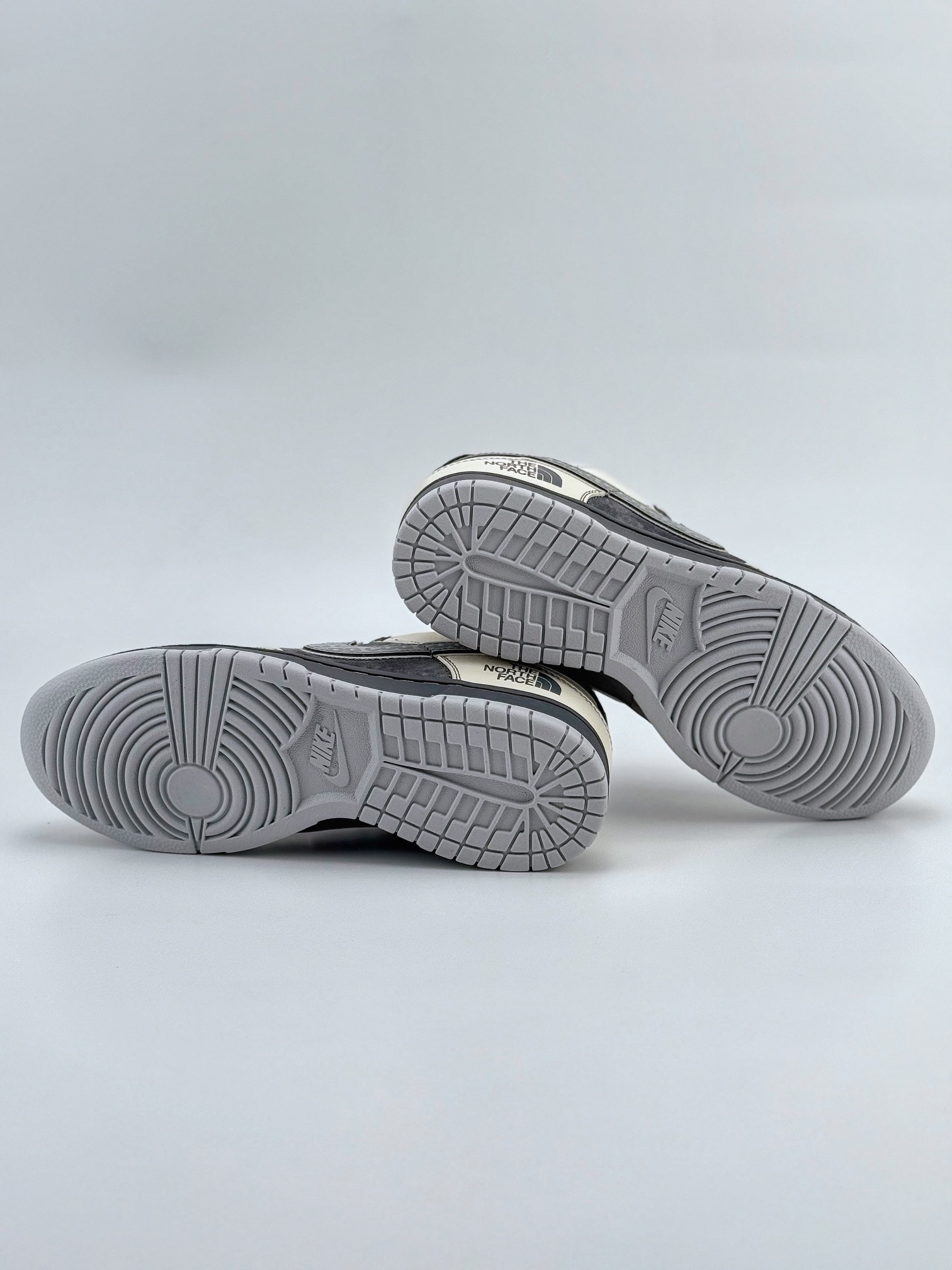 Nike SB Dunk Low x CDG x The North Face 米灰小钩 XX3168-202
