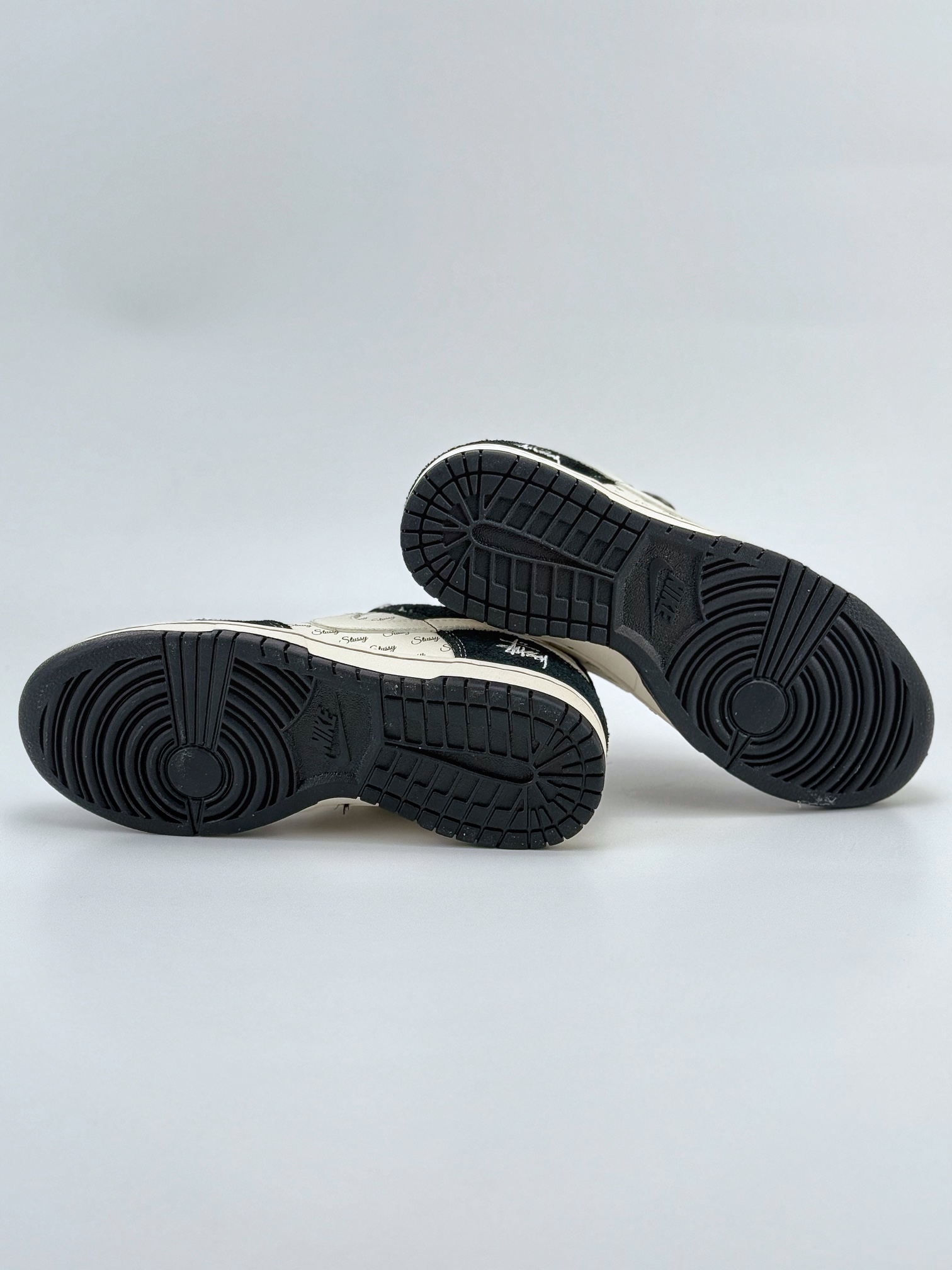 Nike SB Dunk Low x Stussy 米黑双小钩满天星 XY1688-017