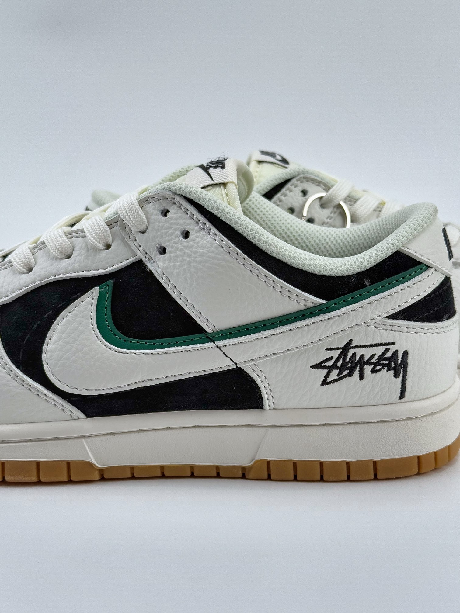 Nike SB Dunk Low x Stussy 白黑双钩绿小钩 SF1029-406