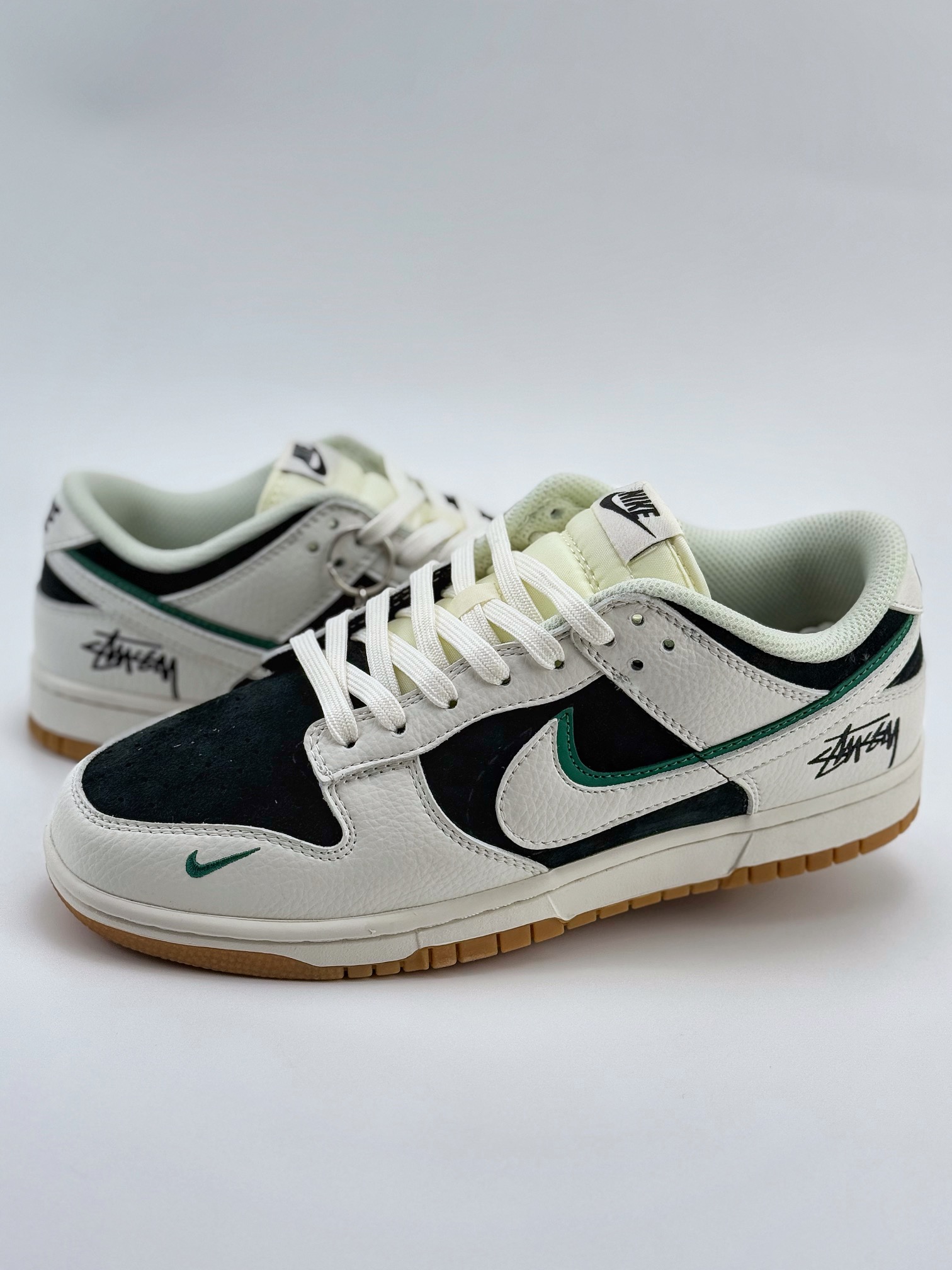 Nike SB Dunk Low x Stussy 白黑双钩绿小钩 SF1029-406