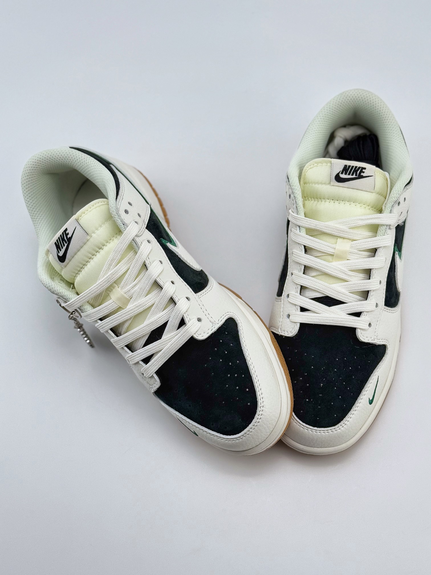 Nike SB Dunk Low x Stussy 白黑双钩绿小钩 SF1029-406