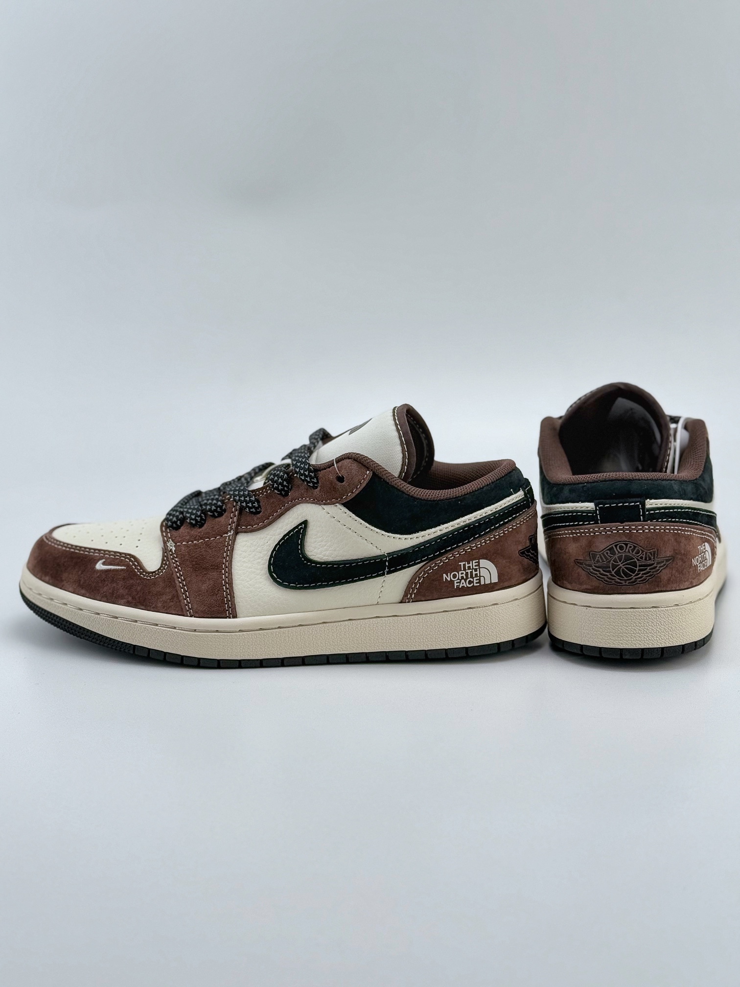 Air Jordan 1 Retro Low x The North Face 米棕黑小钩满天星 XS6086-004