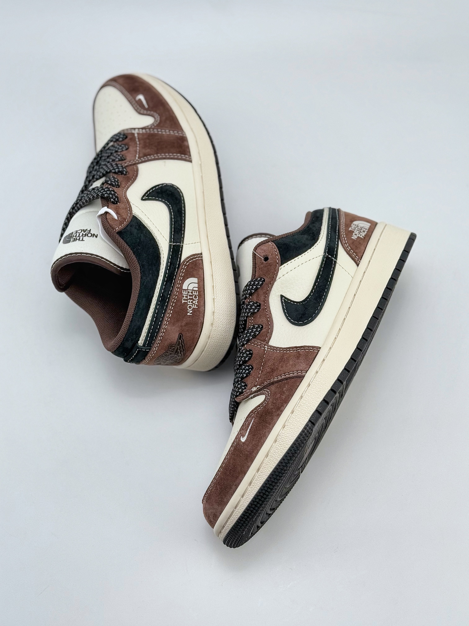 Air Jordan 1 Retro Low x The North Face 米棕黑小钩满天星 XS6086-004