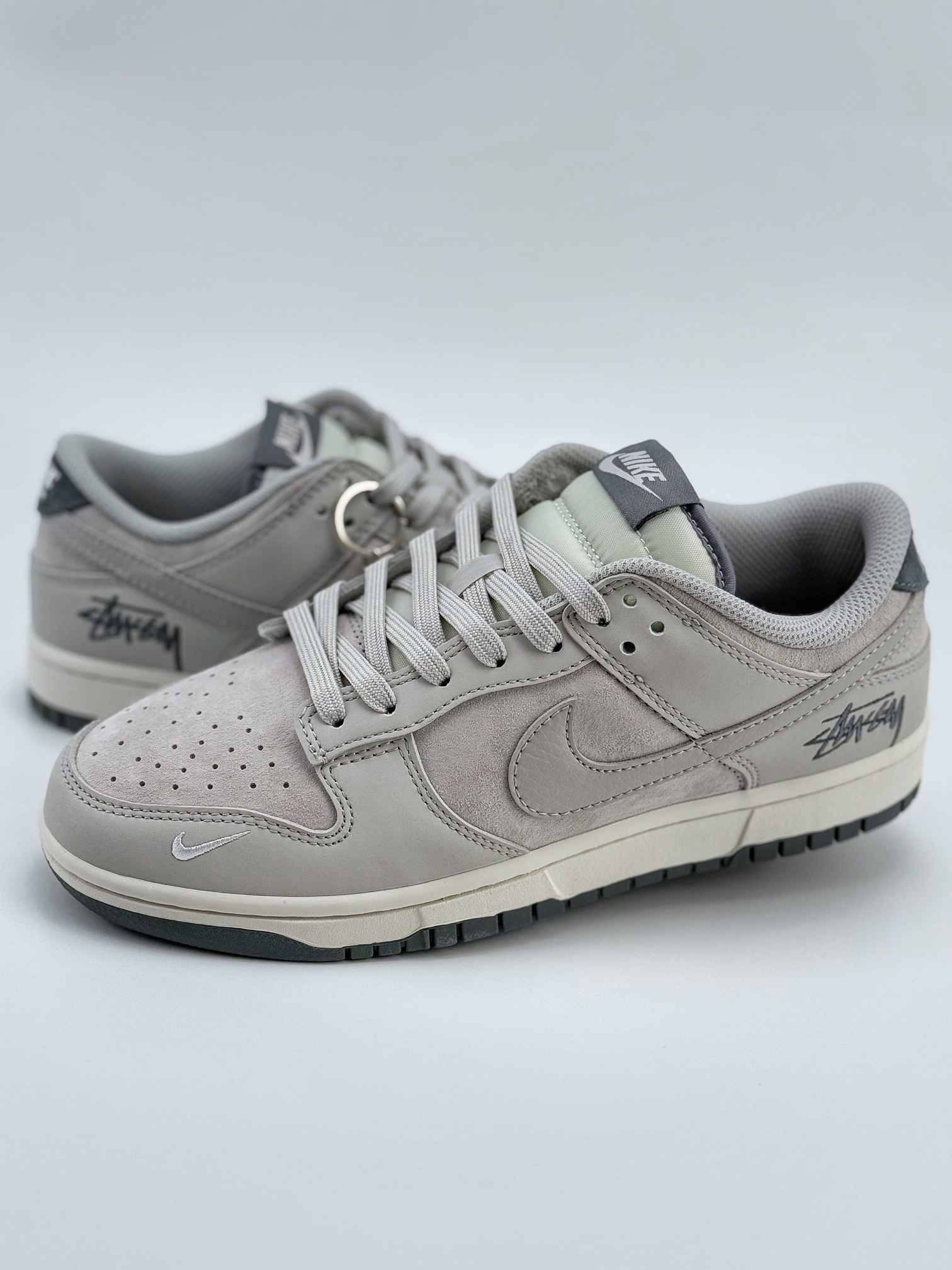 Nike SB Dunk Low x Stussy 灰小钩 SF1029-403