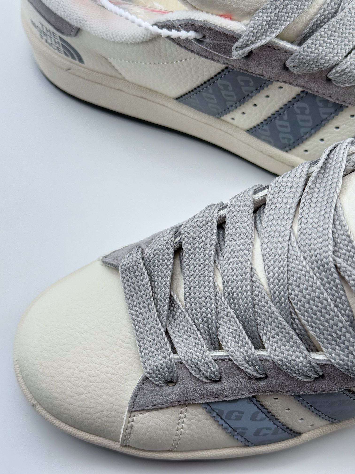 AD Campus 00s x The North Face x CDG 米灰 复古潮流休闲面包鞋 LJ5103
