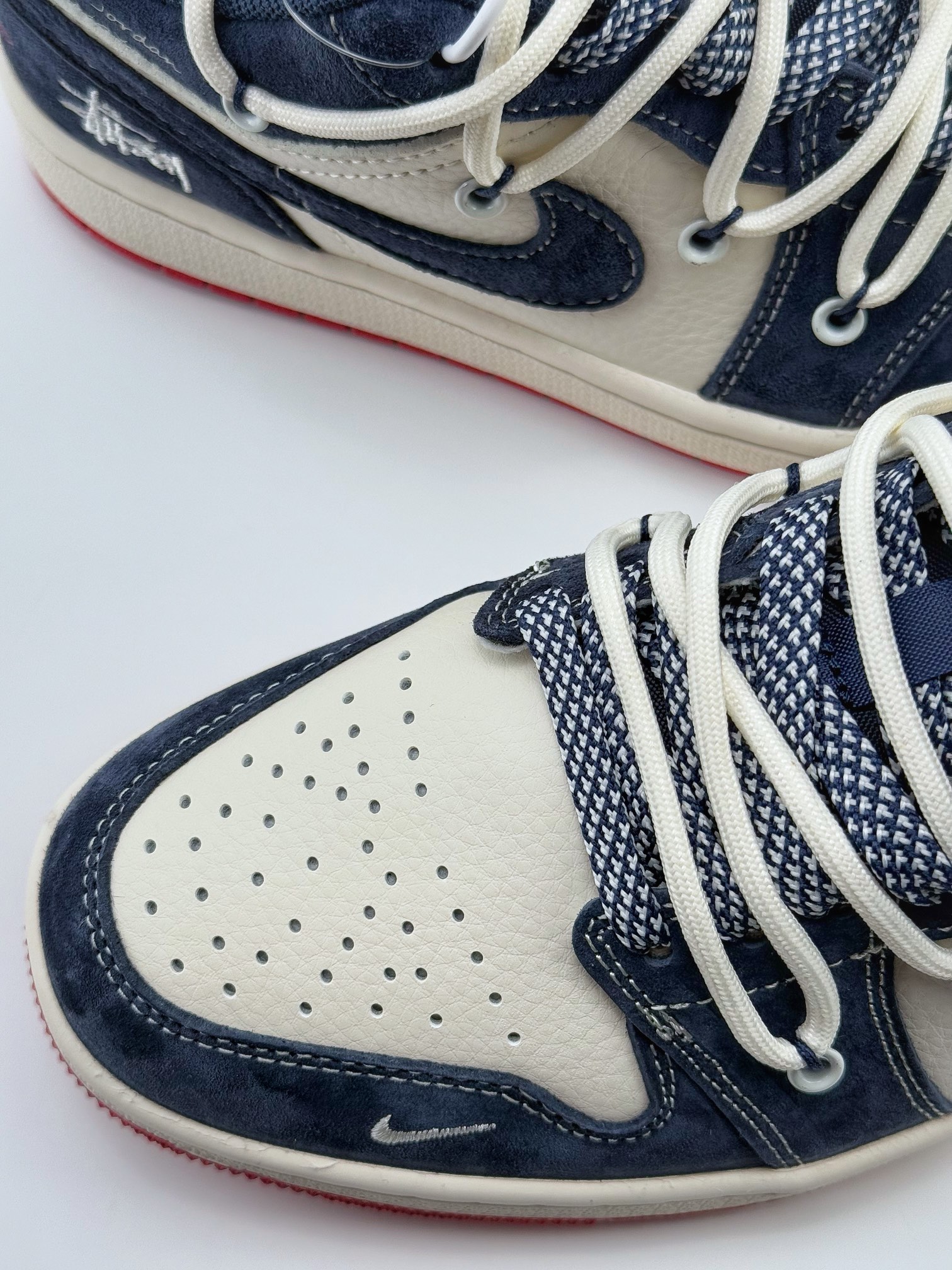 Air Jordan 1 Retro Low x Stussy 米蓝绑带满天星 SJ9950-049