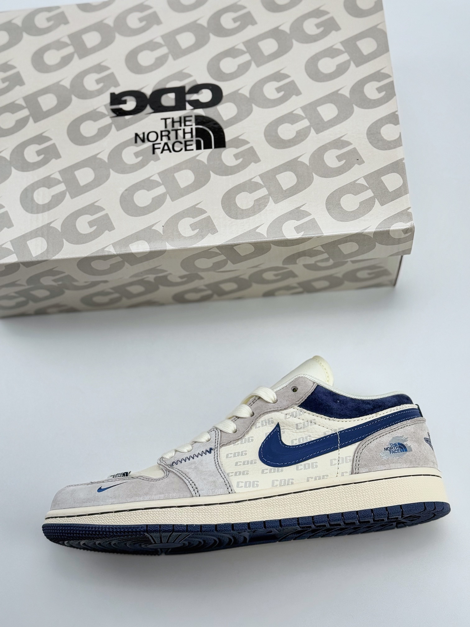 Air Jordan 1 Retro Low x The North Face 灰蓝小钩 DM9188-010