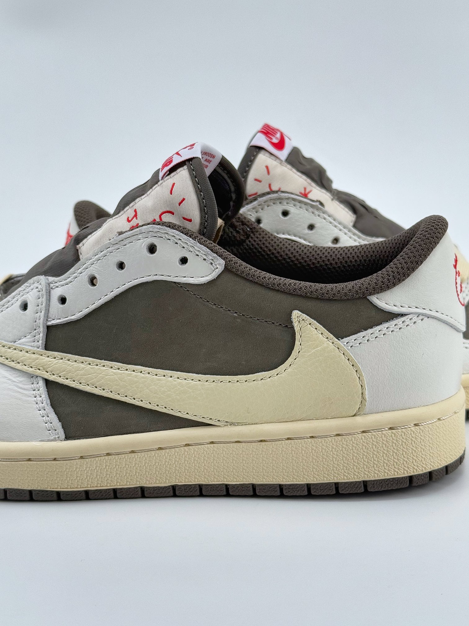 GS版本） Air Jordan 1 Low x Travis Scott ”Sail and Ridgerock” 反转摩卡倒钩低帮 DM7866-162