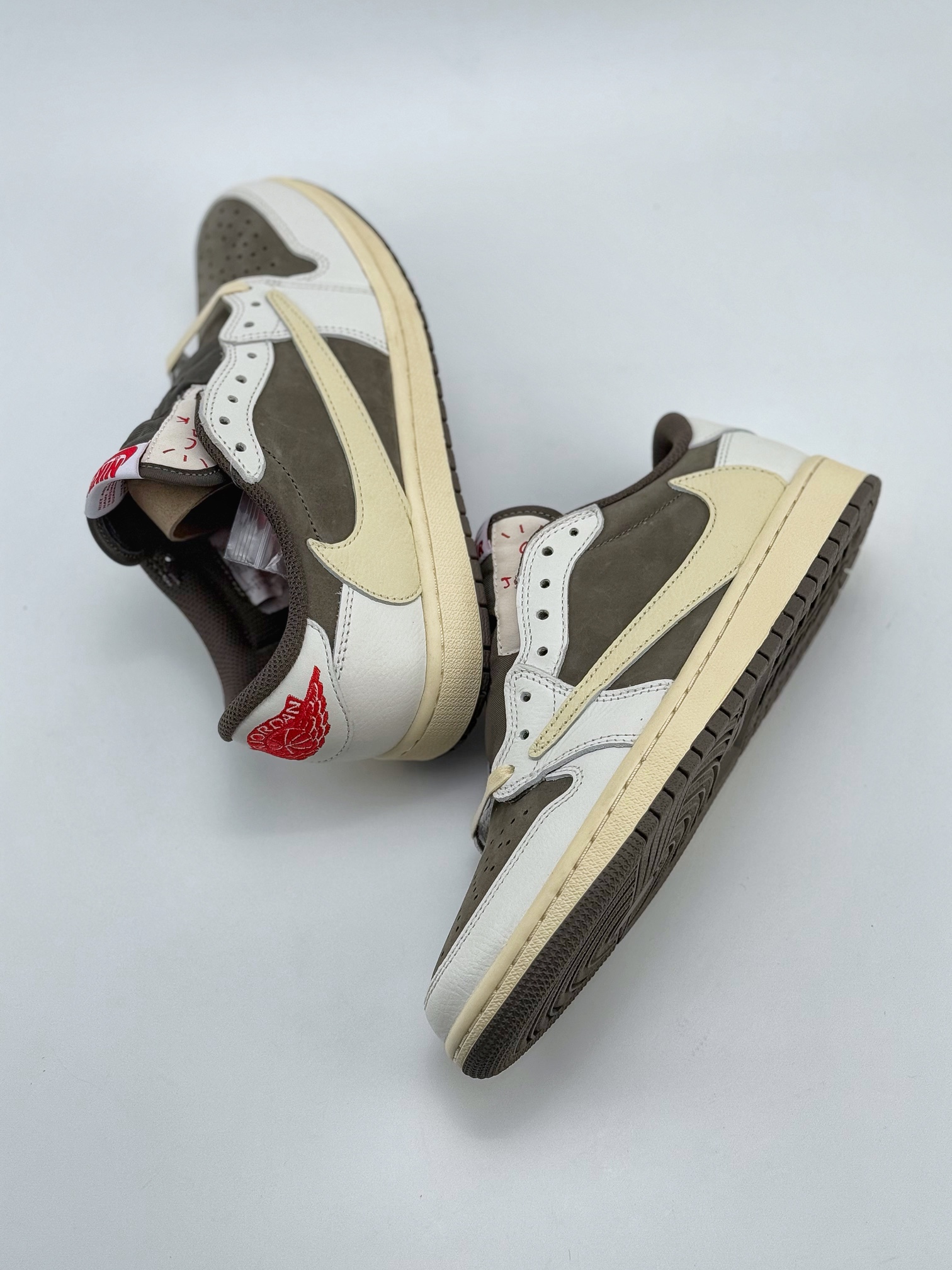 GS版本） Air Jordan 1 Low x Travis Scott ”Sail and Ridgerock” 反转摩卡倒钩低帮 DM7866-162