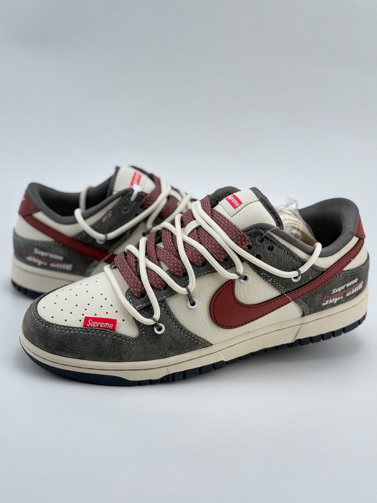 Nike SB Dunk Low x Supreme 米绿红绑带满天星 XS1186-102