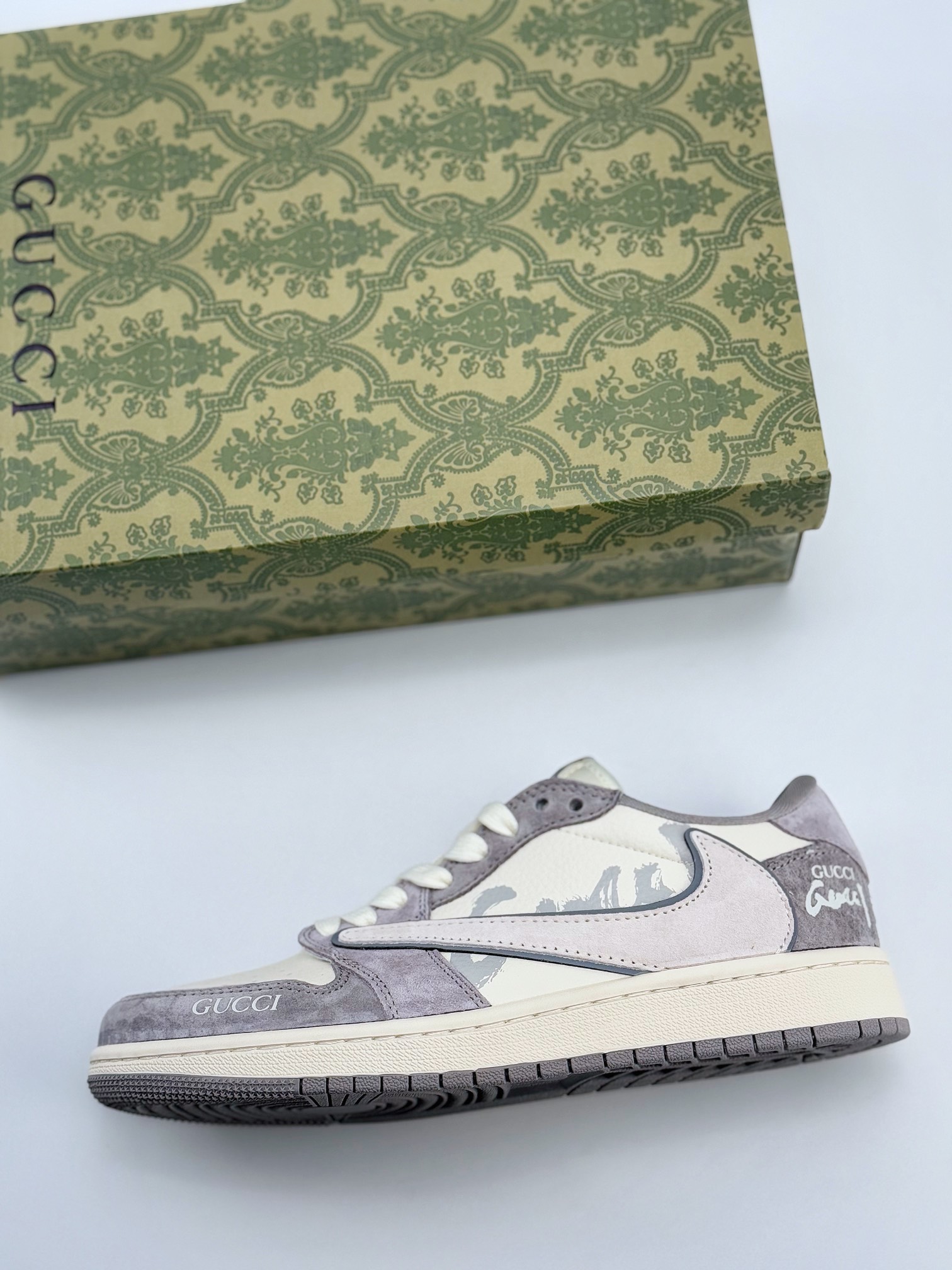 Travis Scott x Nike Air Jordan 1 Low x GUCCI Air Jordan 1 Low 反转米灰倒钩  DM9288-001