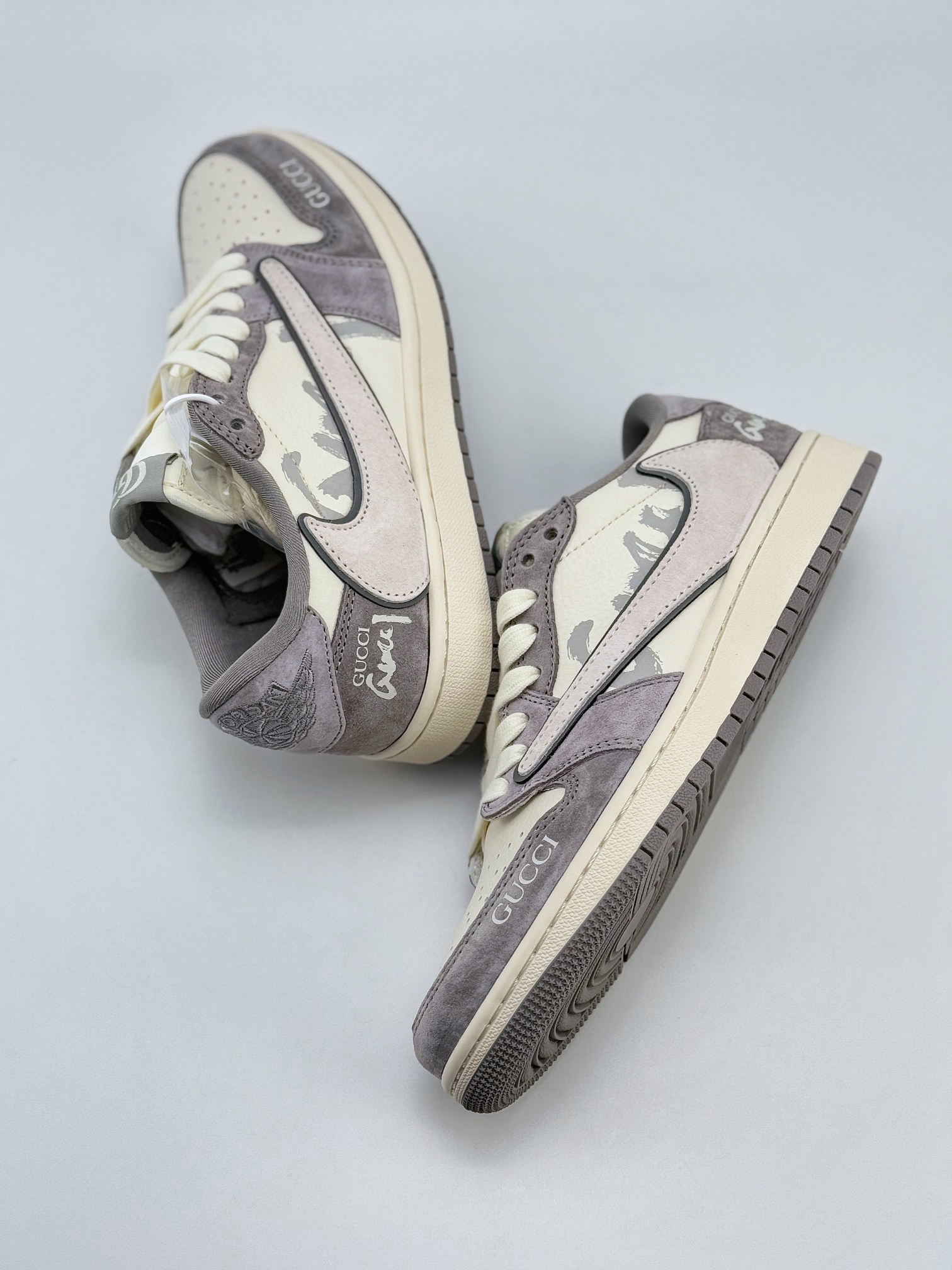 Travis Scott x Nike Air Jordan 1 Low x GUCCI Air Jordan 1 Low 反转米灰倒钩  DM9288-001