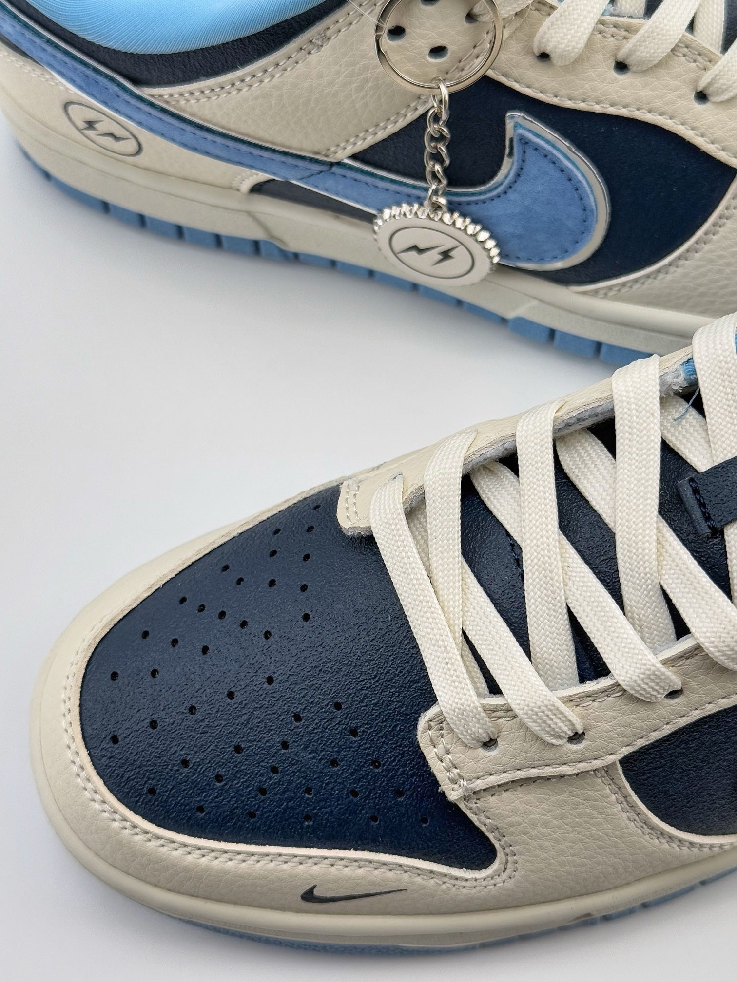 Nike SB Dunk Low x Fragment Design 米蓝小钩  LW1818-107