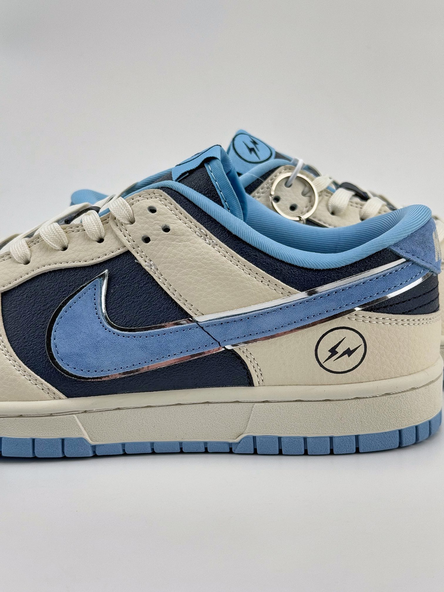 Nike SB Dunk Low x Fragment Design 米蓝小钩  LW1818-107