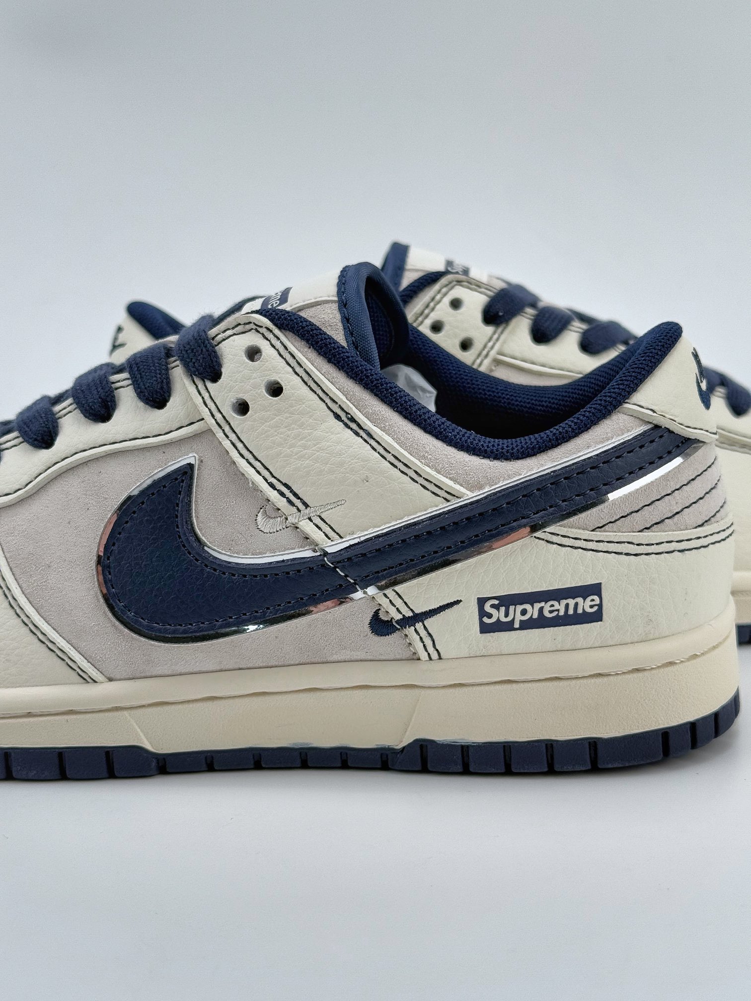 Nike SB Dunk Low x Supreme 米蓝三小钩  XX3168-301