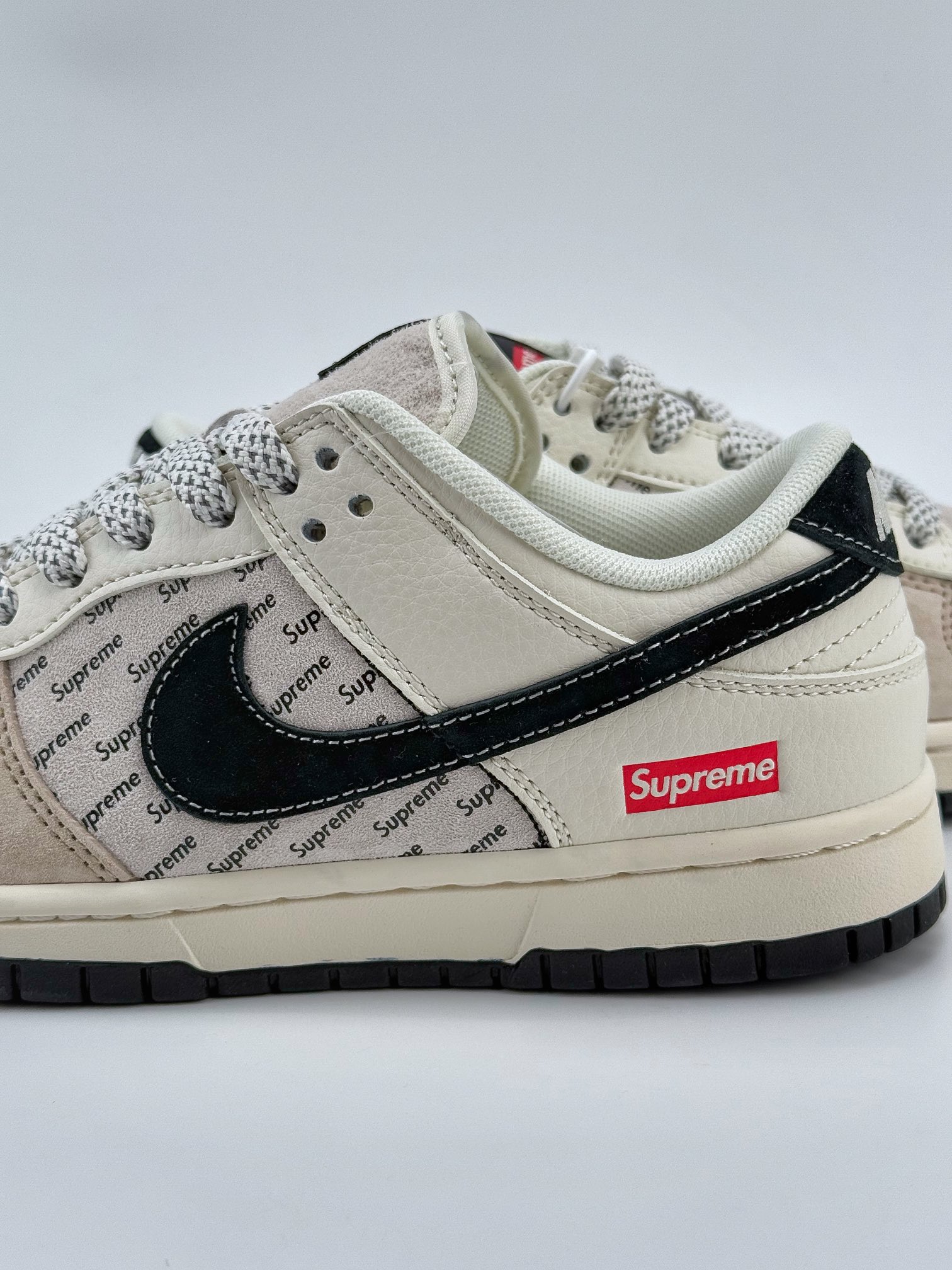 Nike SB Dunk Low x Supreme 米黑小钩满天星  XS1086-003