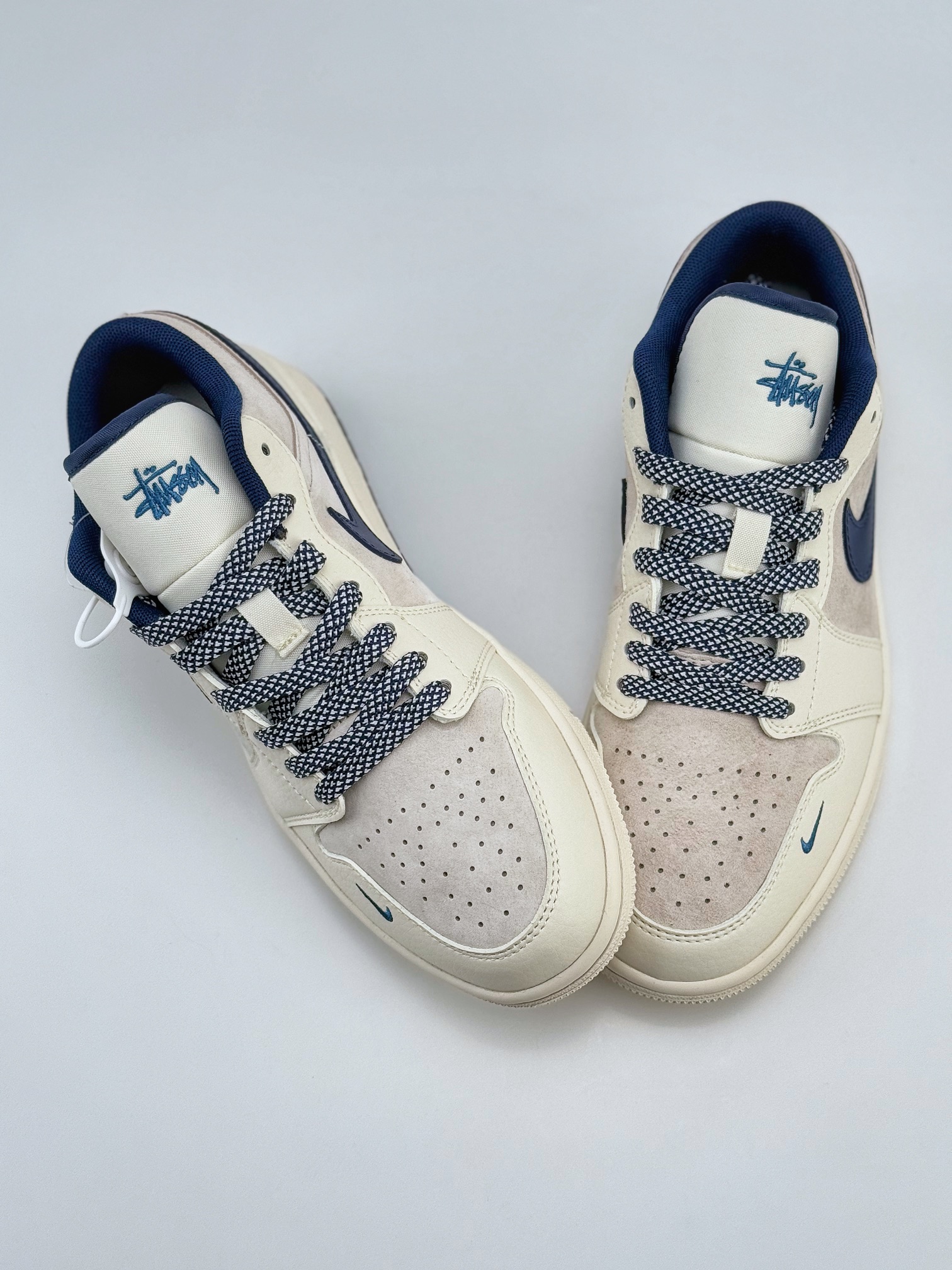 Air Jordan 1 Retro Low x Stussy 米蓝小钩满天星 SJ9950-046