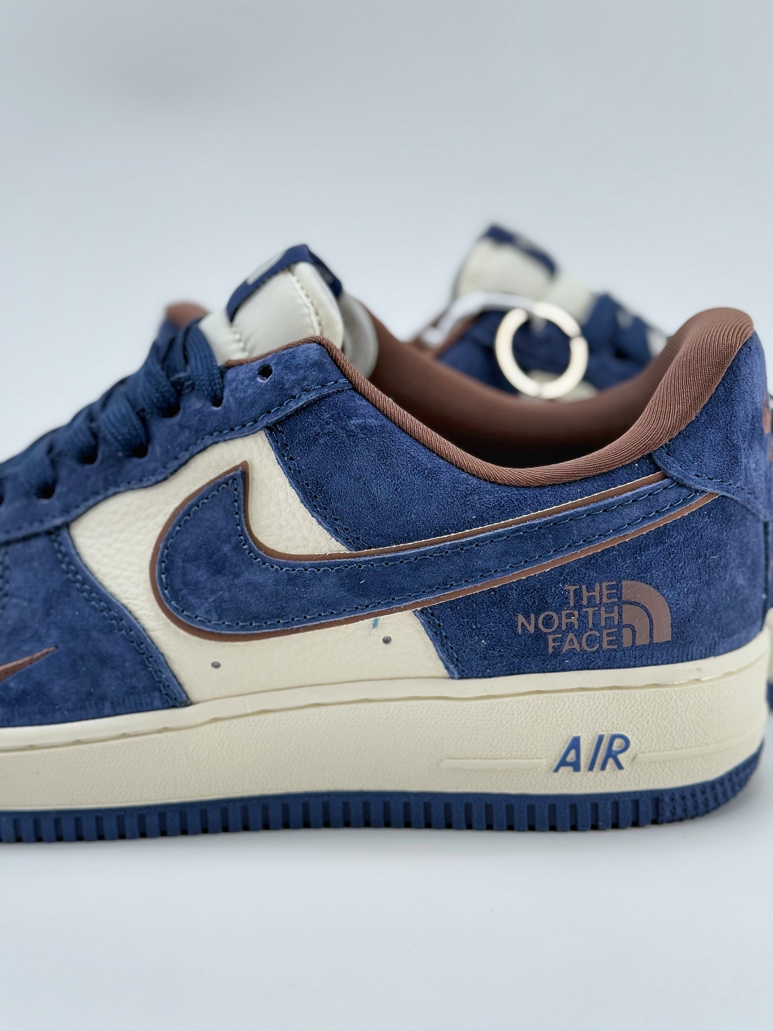 Nike Air Force 1 Low 07 x The North Face 白蓝棕小钩 KK1988-032