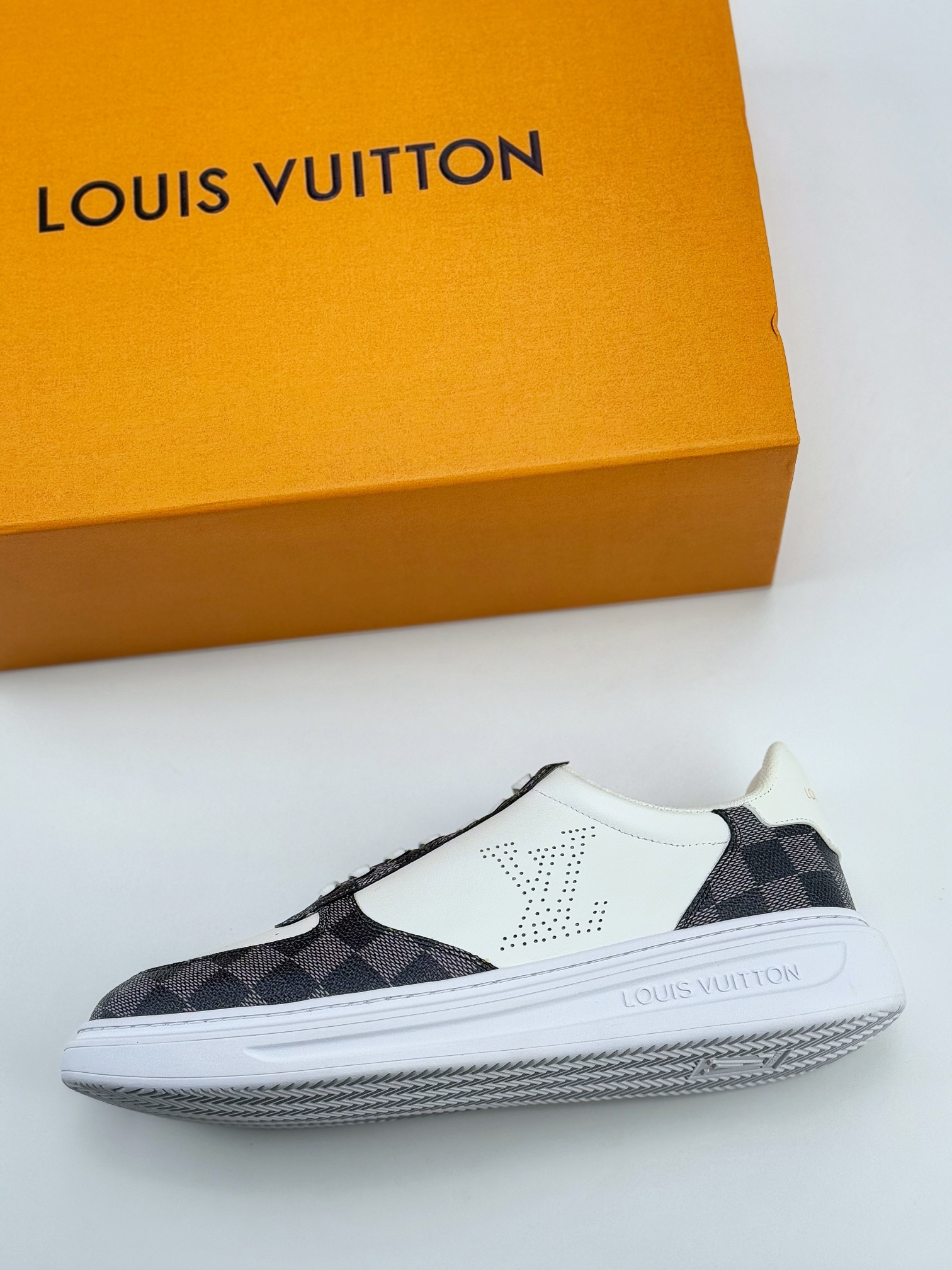 Louis Vuitton 男士经典休闲运动鞋 【Louis Vuitton】路易威登 -高端品质