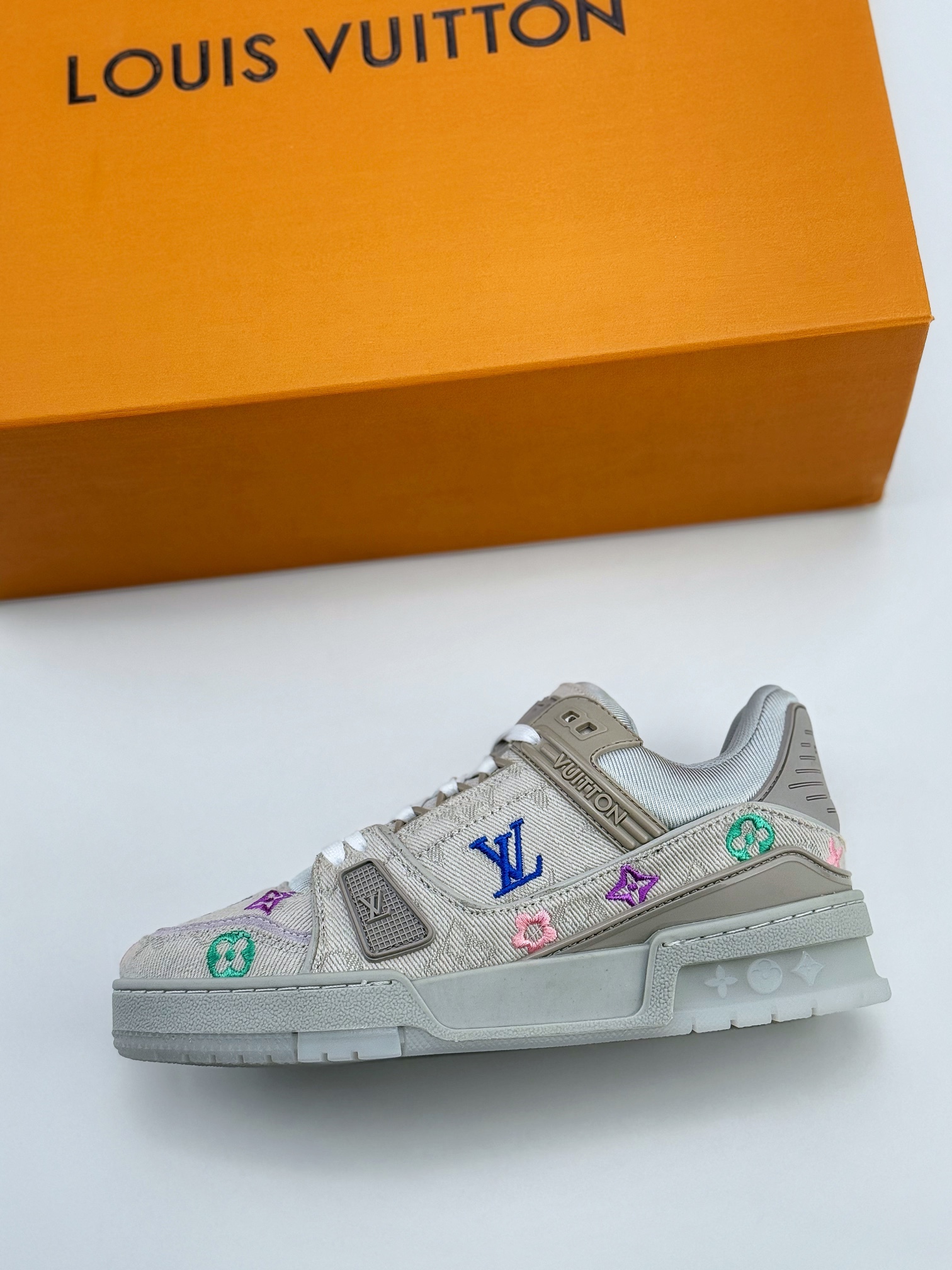 新货Louis Vuitton 路易威登 LV Trainer 情侣款印花刺绣花卉运动鞋