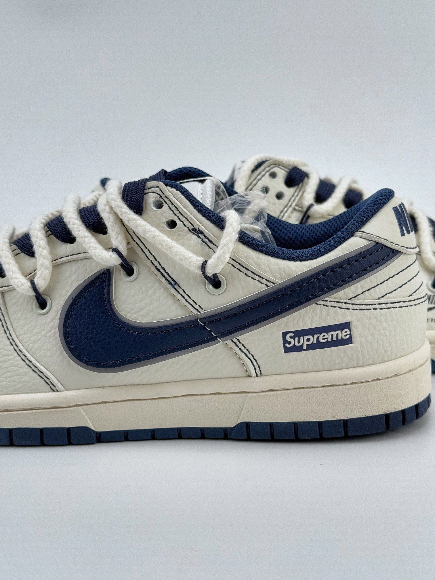 Nike SB Dunk Low x Supreme 米蓝小钩绑带  XX2025-568