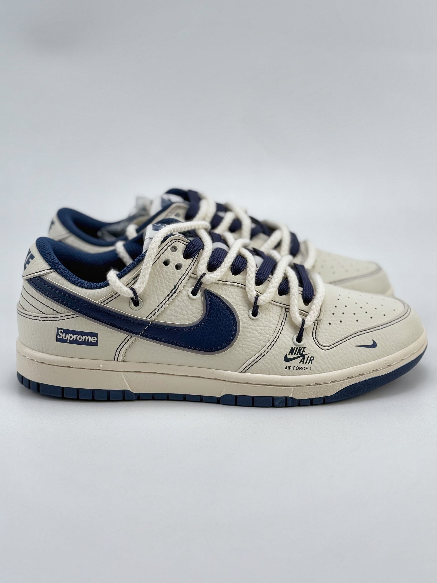 Nike SB Dunk Low x Supreme 米蓝小钩绑带  XX2025-568