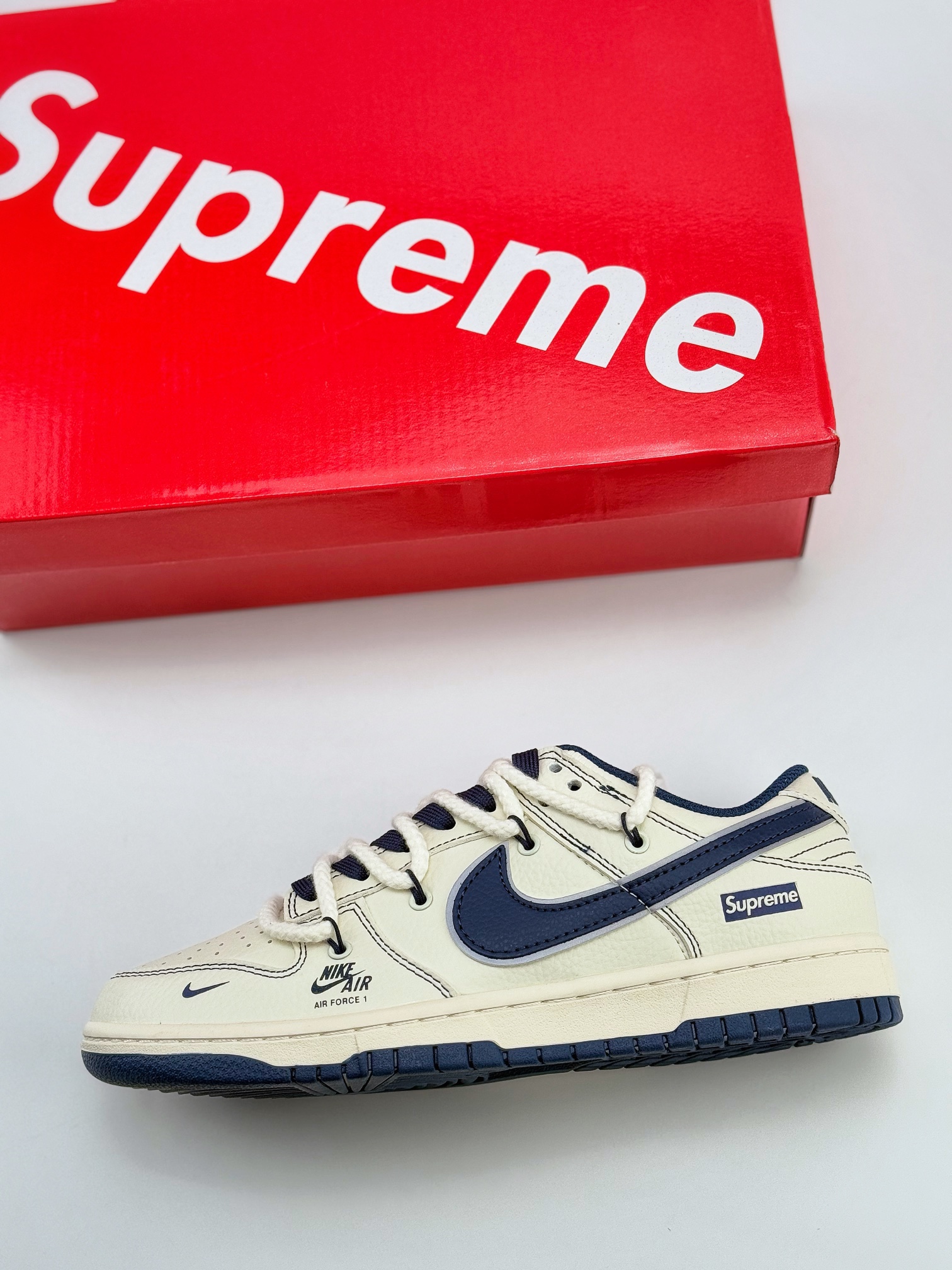 Nike SB Dunk Low x Supreme 米蓝小钩绑带  XX2025-568