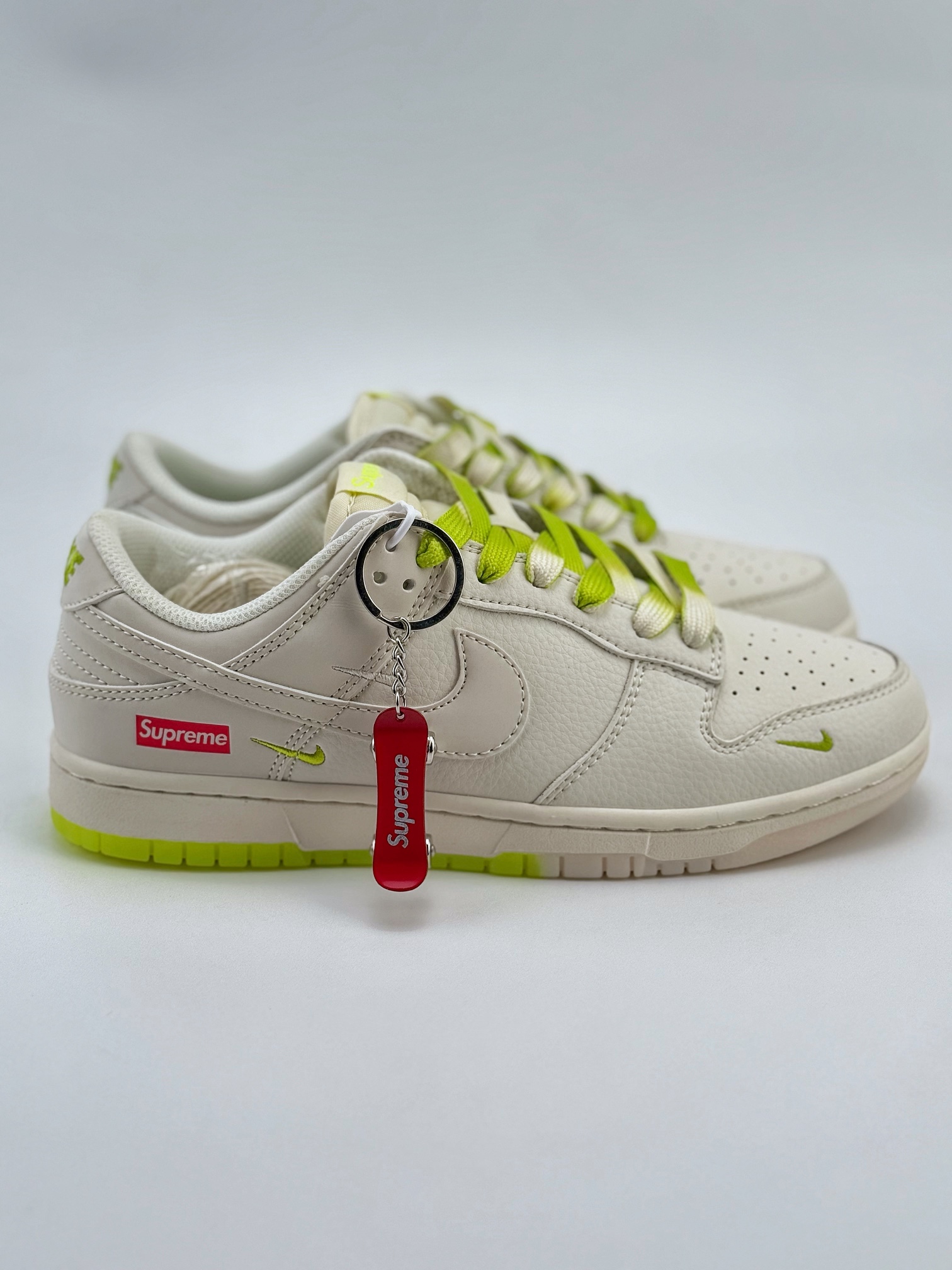 Nike SB Dunk Low x Supreme 白浅绿三小钩  BB8675-109