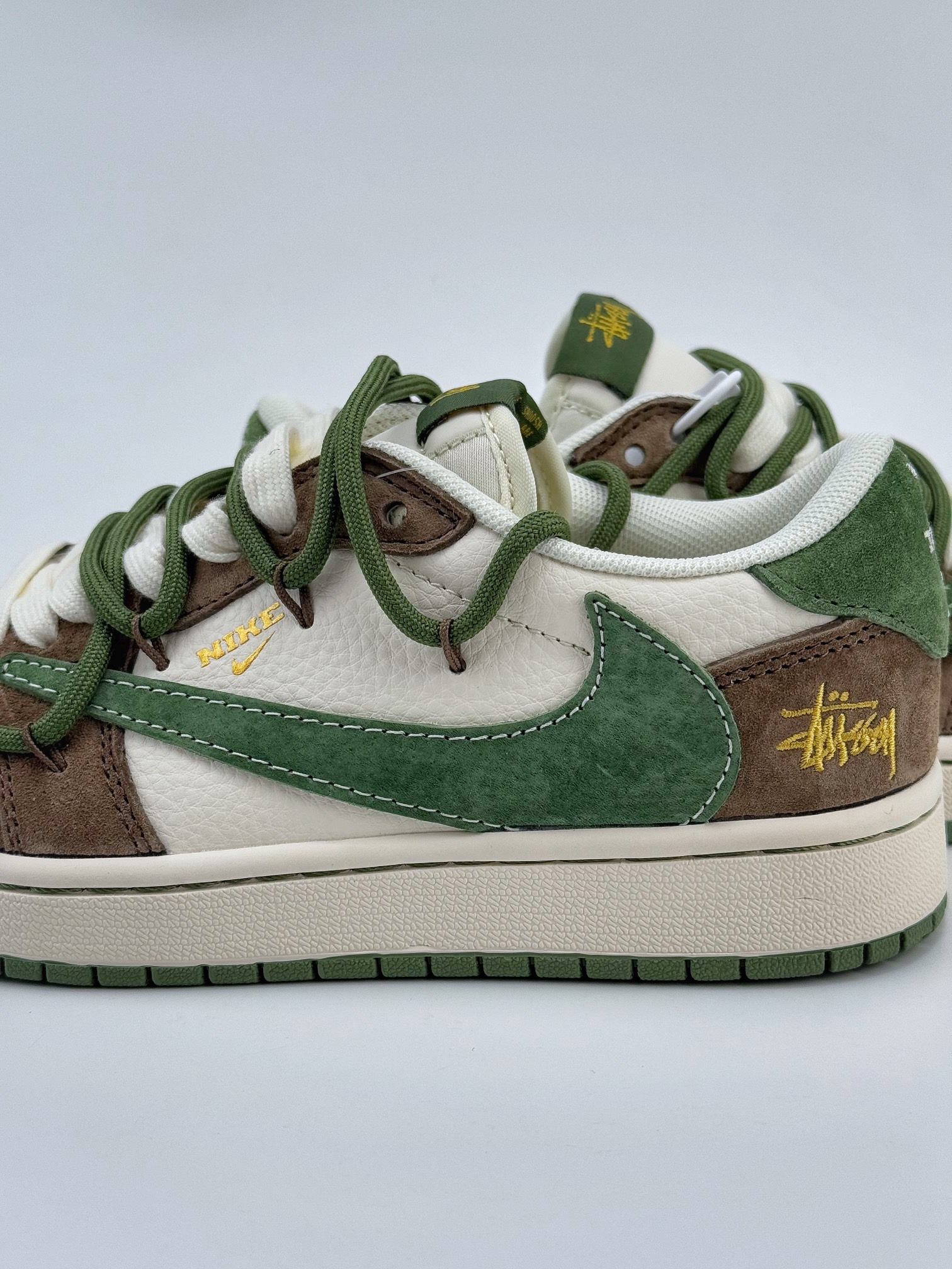 Travis Scott x Nike Air Jordan 1 Low x Stussy Air Jordan 1 Low 反转米棕绿小钩绑带倒钩 XS3186-202