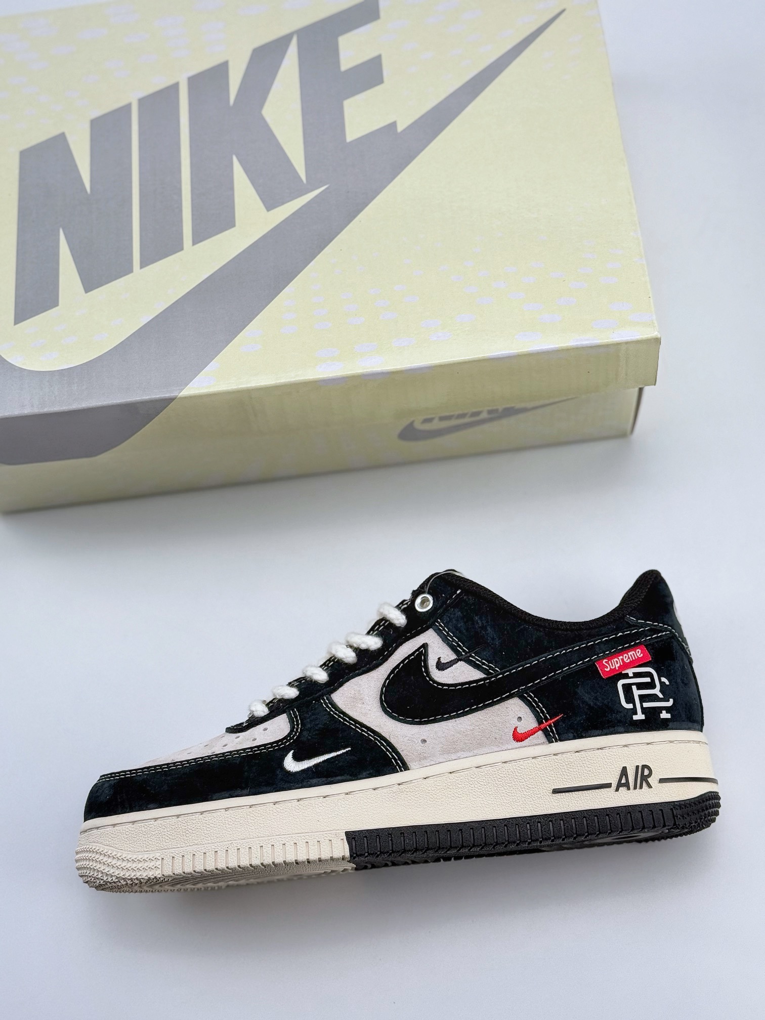 Nike Air Force 1 Low 07 x Supreme x Reigning Champ 米黑三小钩麻绳鞋带  SJ6698-019