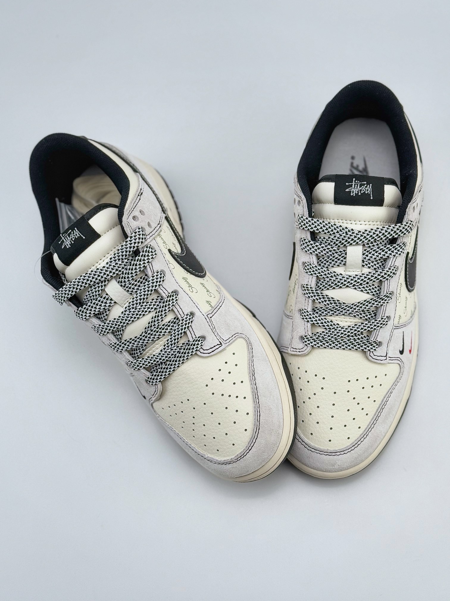 Nike SB Dunk Low x Stussy 白黑双小钩满天星  YX5066-220