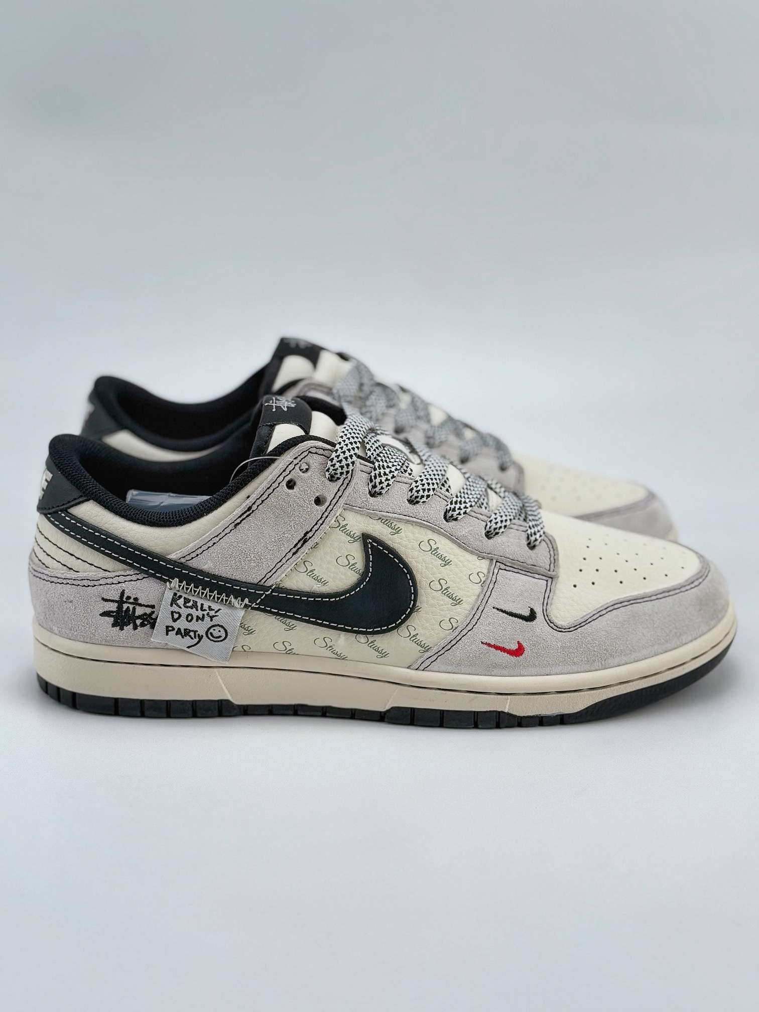 Nike SB Dunk Low x Stussy 白黑双小钩满天星  YX5066-220