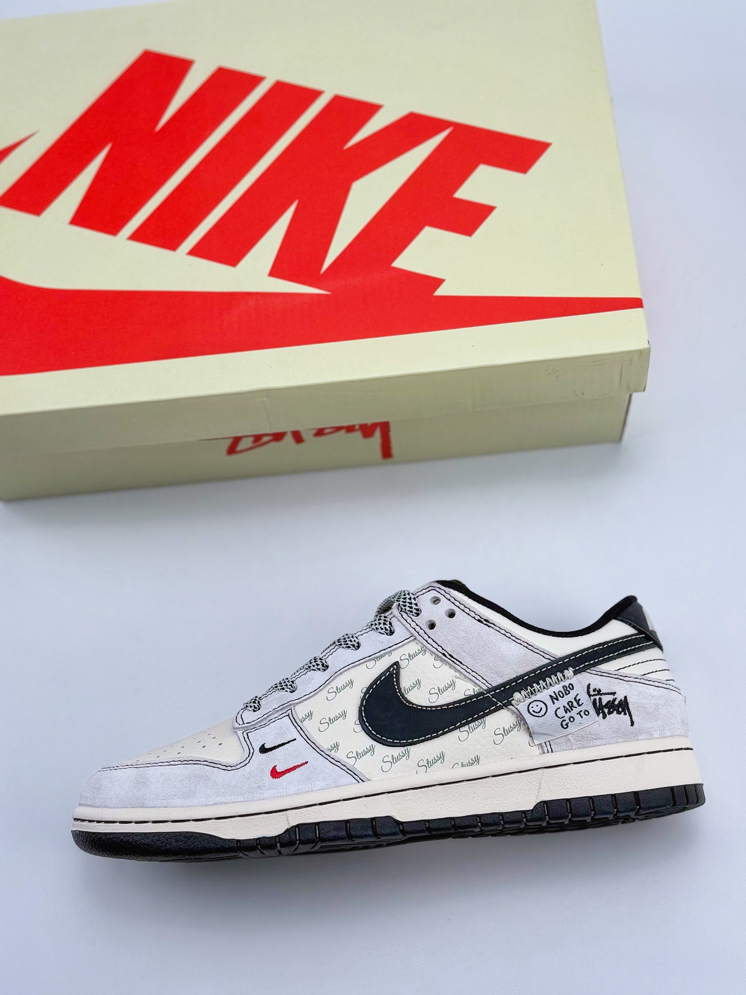 Nike SB Dunk Low x Stussy 白黑双小钩满天星  YX5066-220