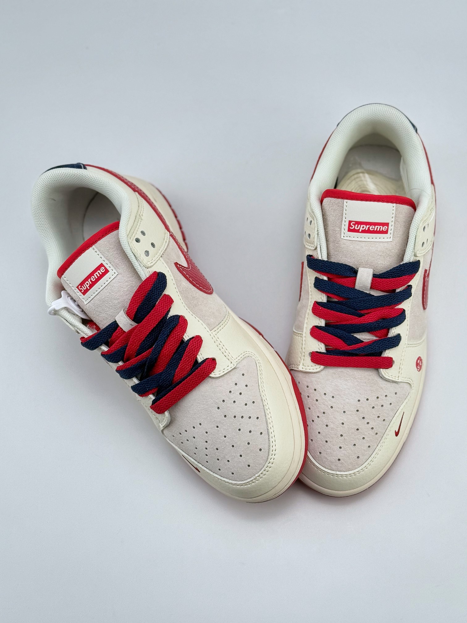 Nike SB Dunk Low x Supreme 蛇年限定 米红小钩双鞋带  XS1086-015